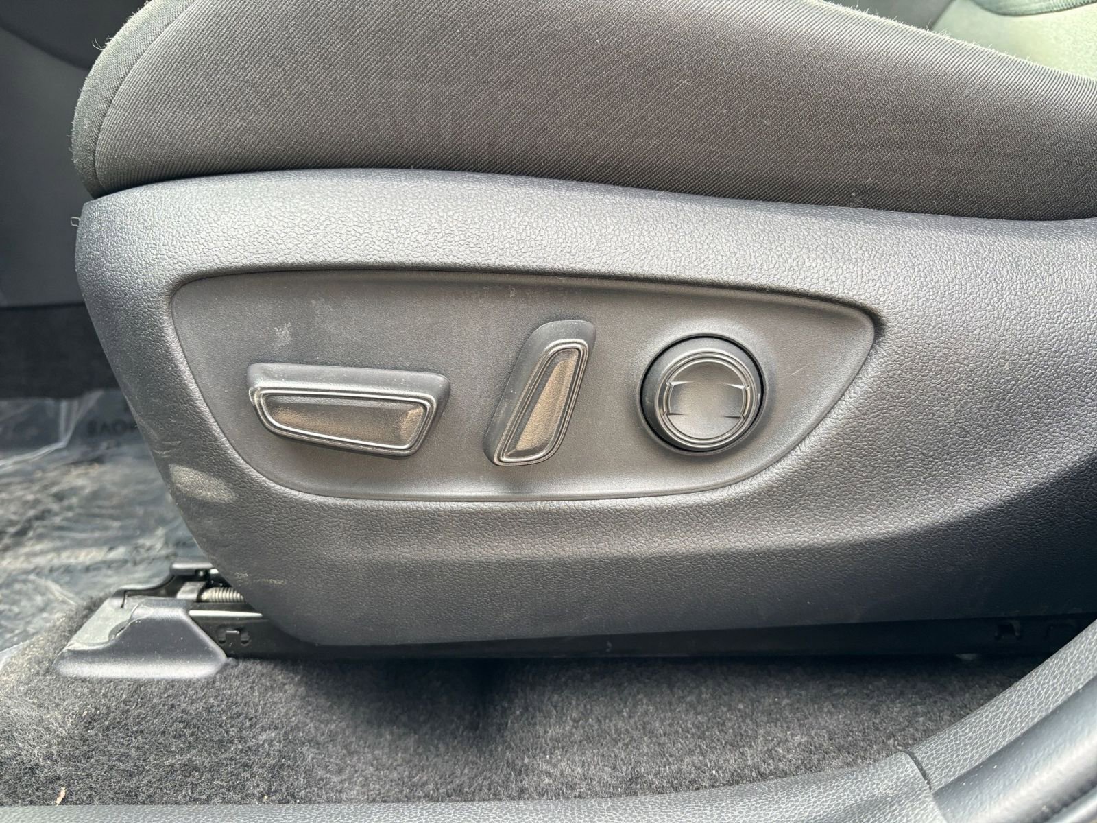 Thumbnail: 2025 Toyota RAV4 - 22