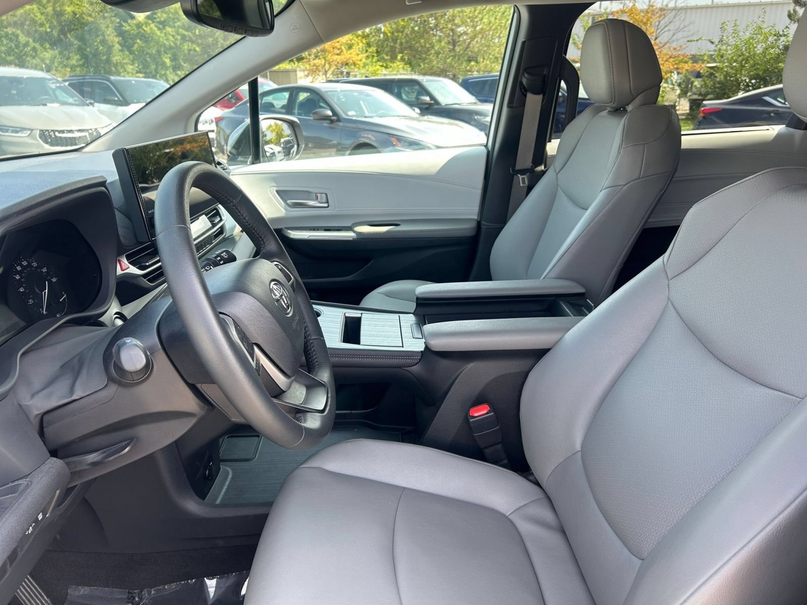 Thumbnail: 2025 Toyota Sienna - 24