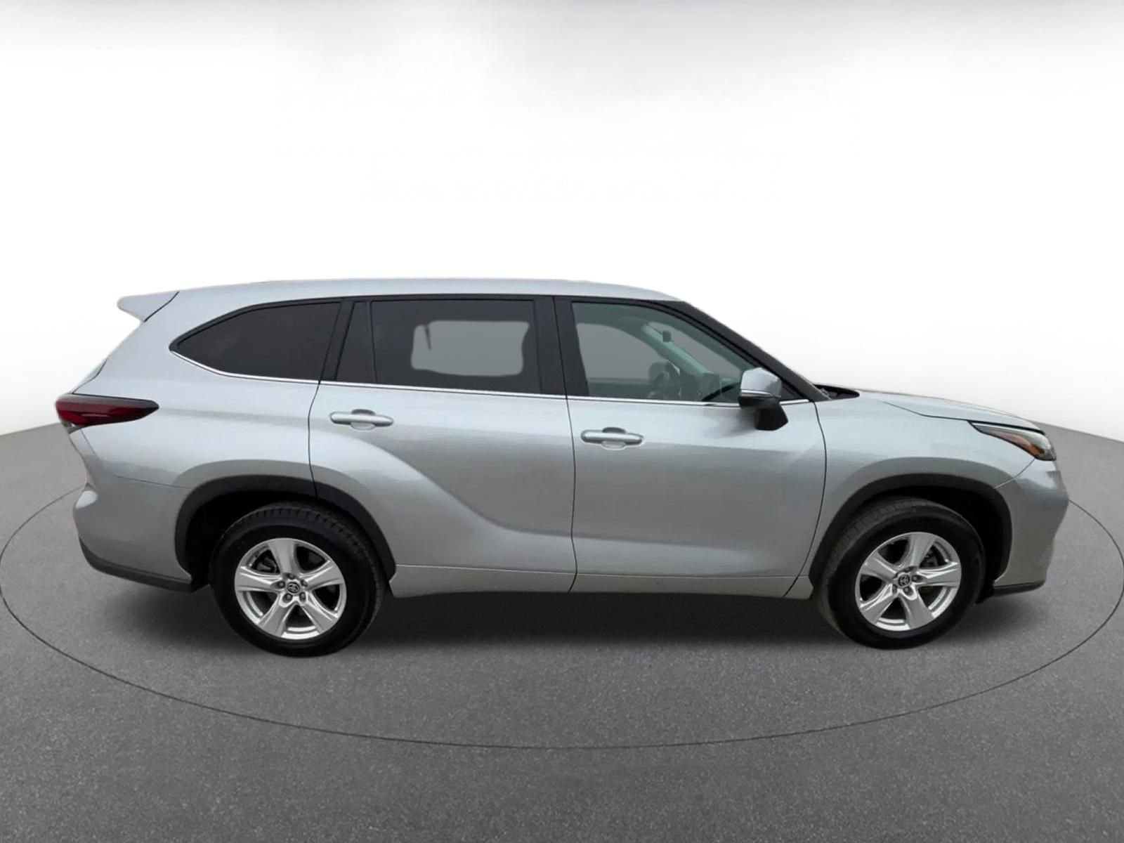 Thumbnail: 2025 Toyota Highlander - 16