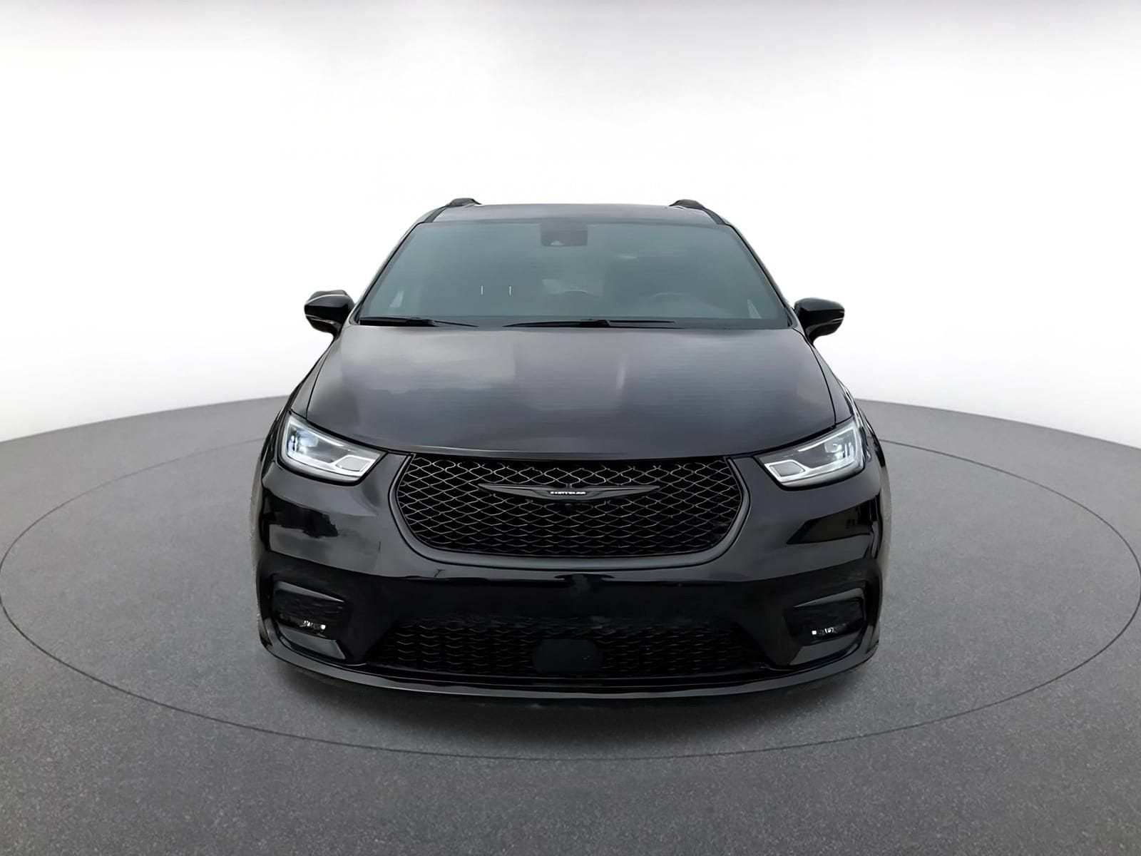 Thumbnail: 2025 Chrysler Pacifica - 4