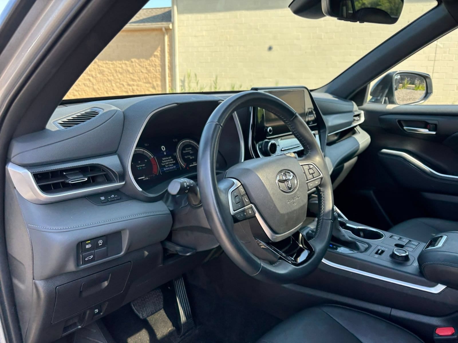 Thumbnail: 2025 Toyota Highlander - 33