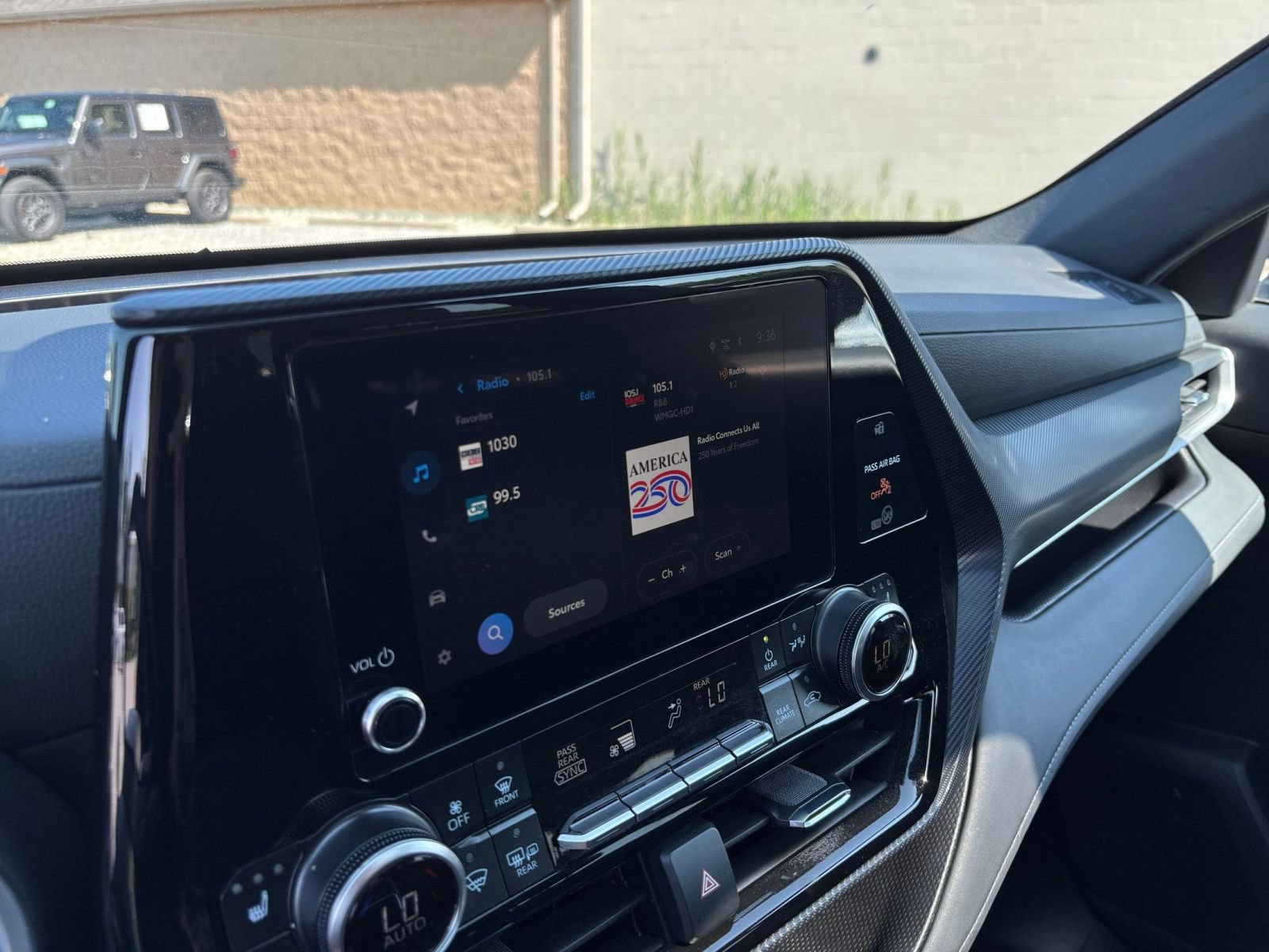 Thumbnail: 2025 Toyota Highlander - 21
