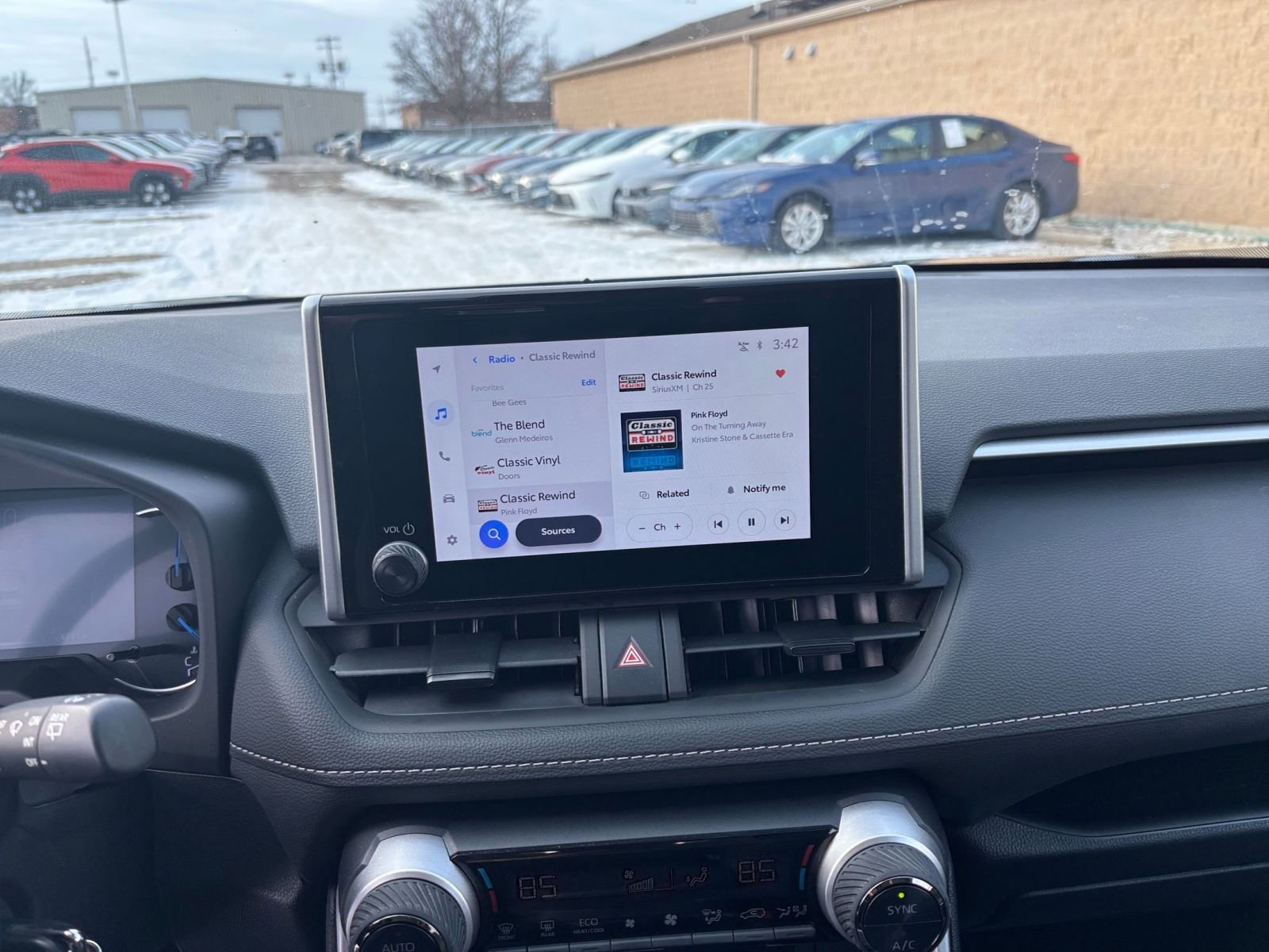 Thumbnail: 2025 Toyota RAV4 - 21