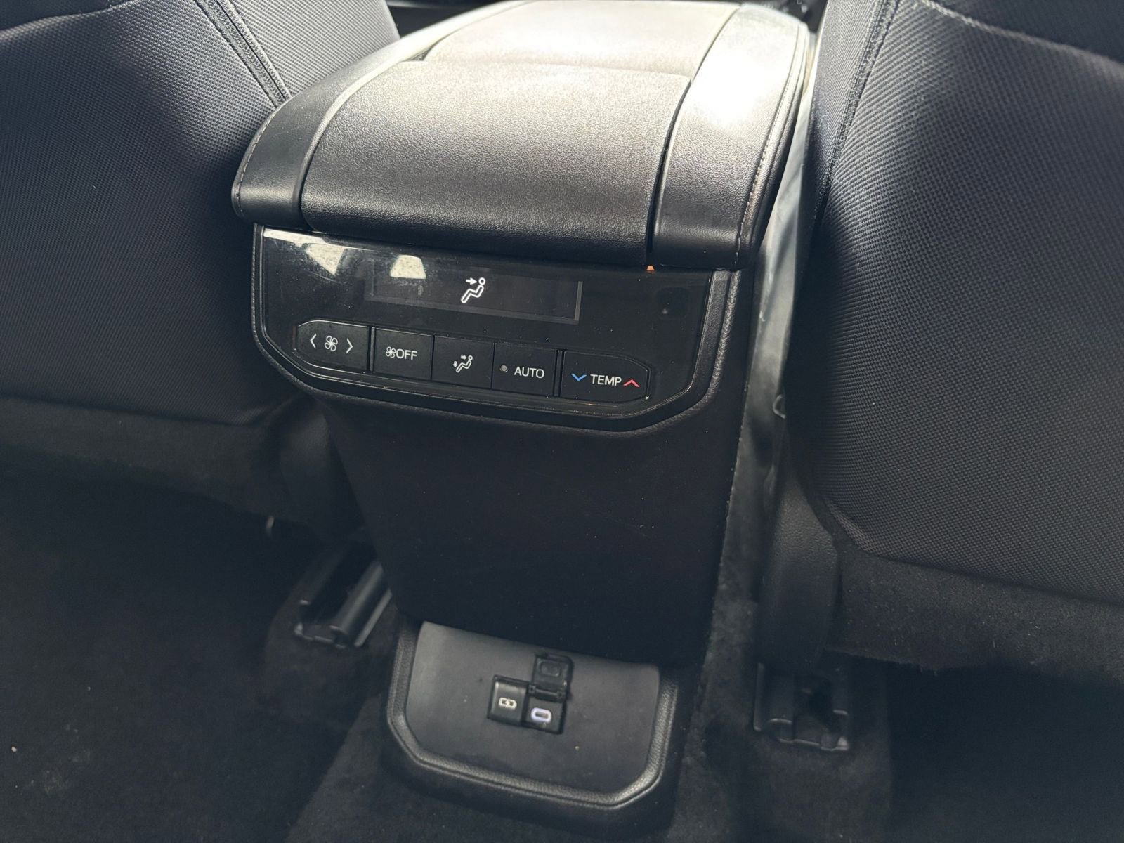 Thumbnail: 2025 Toyota Highlander - 25