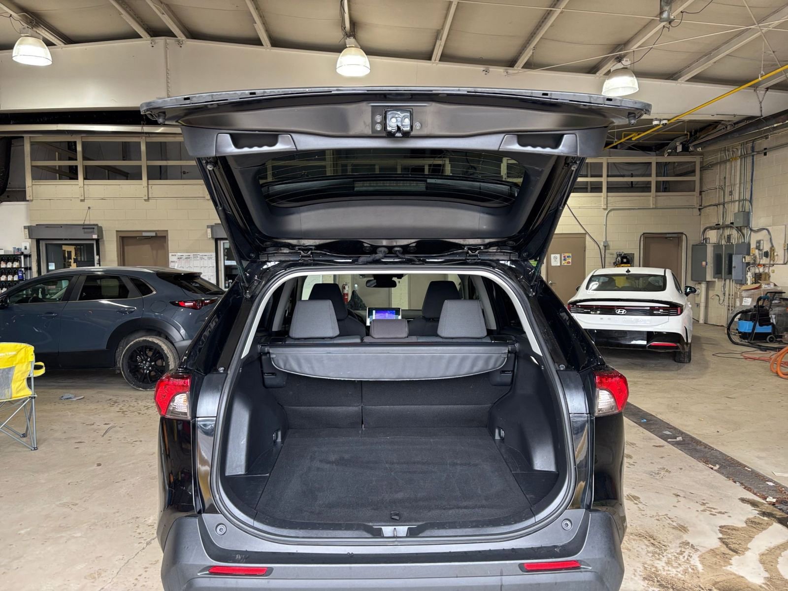 Thumbnail: 2025 Toyota RAV4 - 32