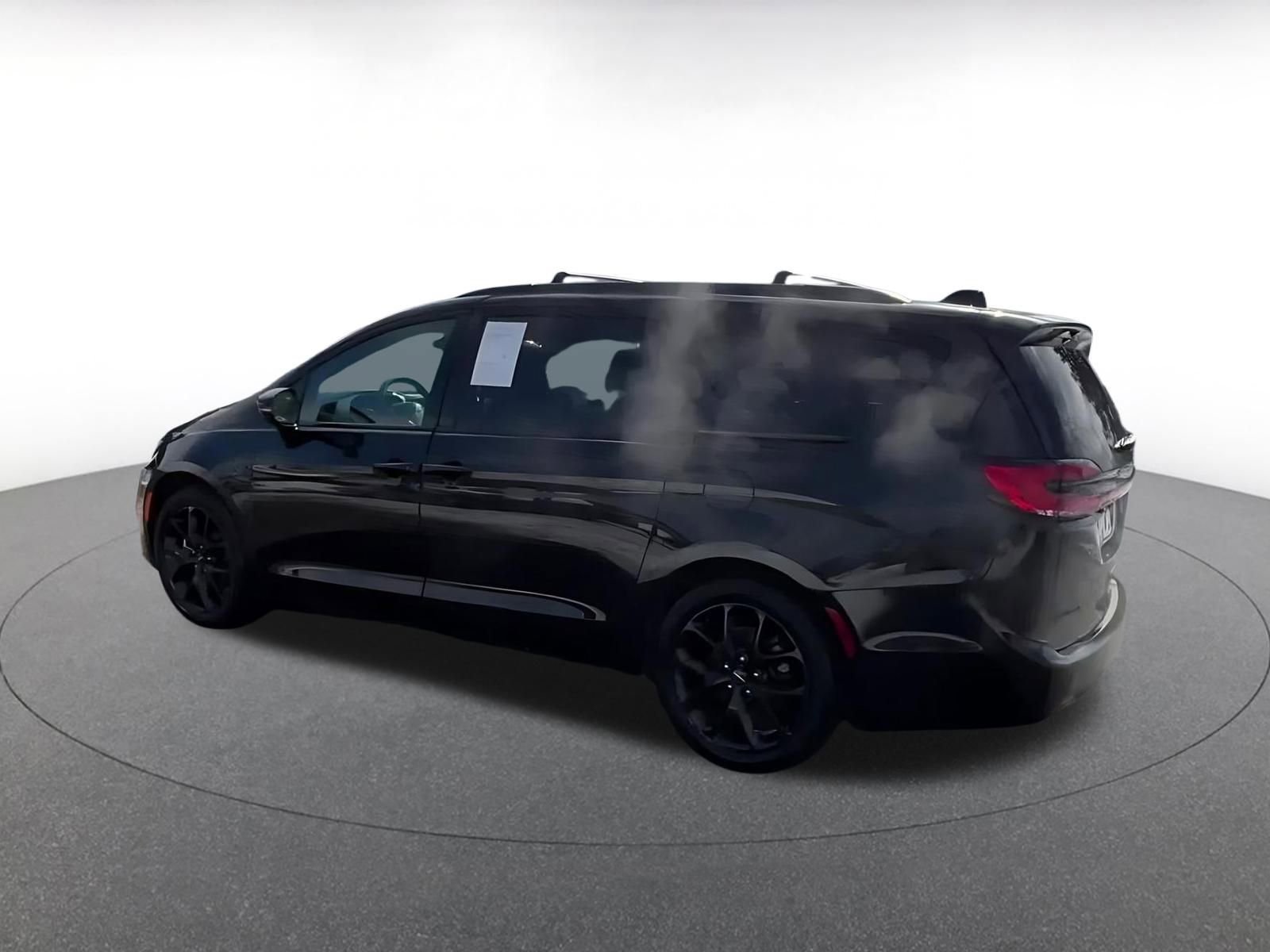 Thumbnail: 2025 Chrysler Pacifica - 10