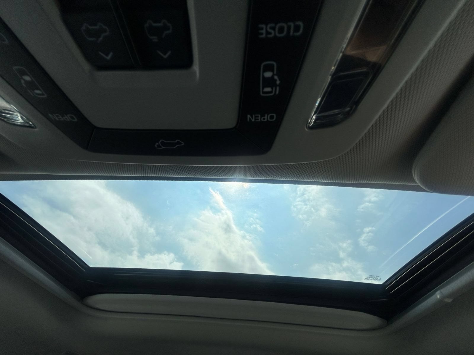 Thumbnail: 2025 Toyota Sienna - 26