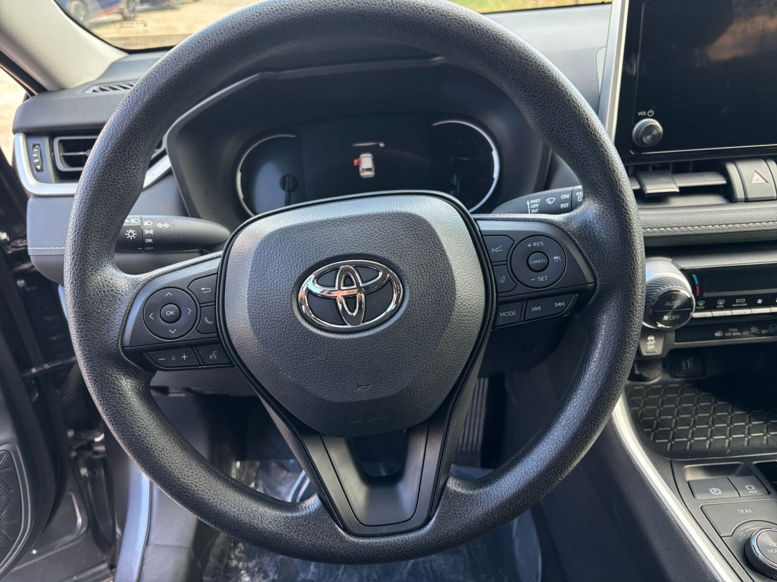 Thumbnail: 2025 Toyota RAV4 - 25