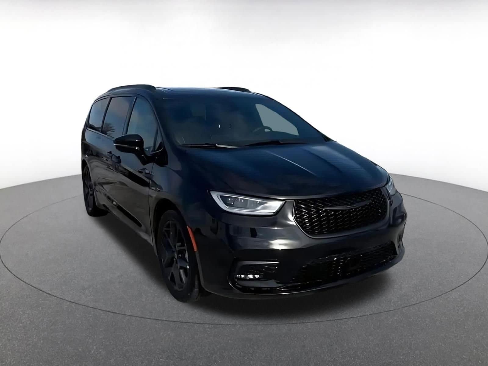 Thumbnail: 2025 Chrysler Pacifica - 3