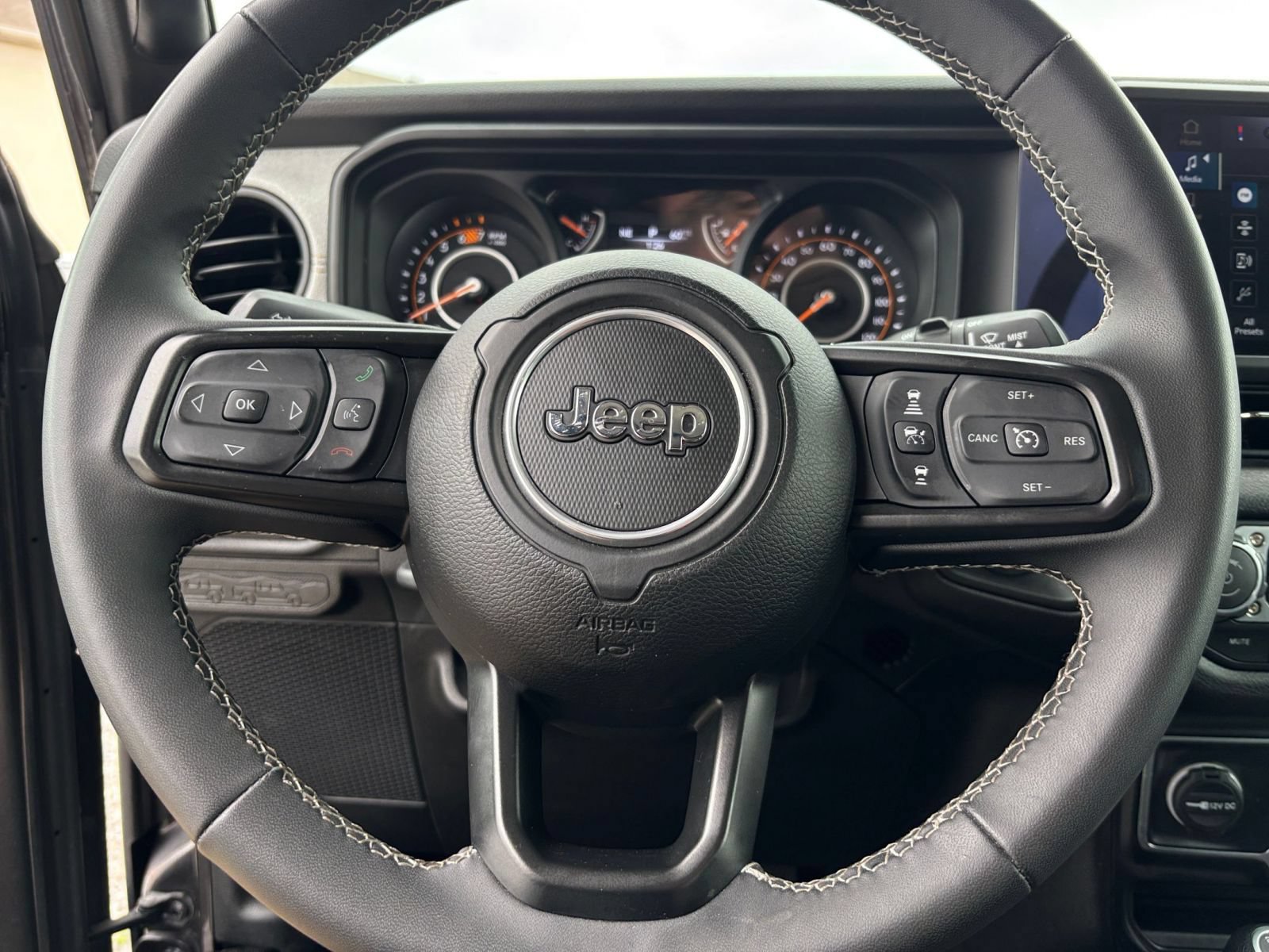 Thumbnail: 2025 Jeep Wrangler - 28