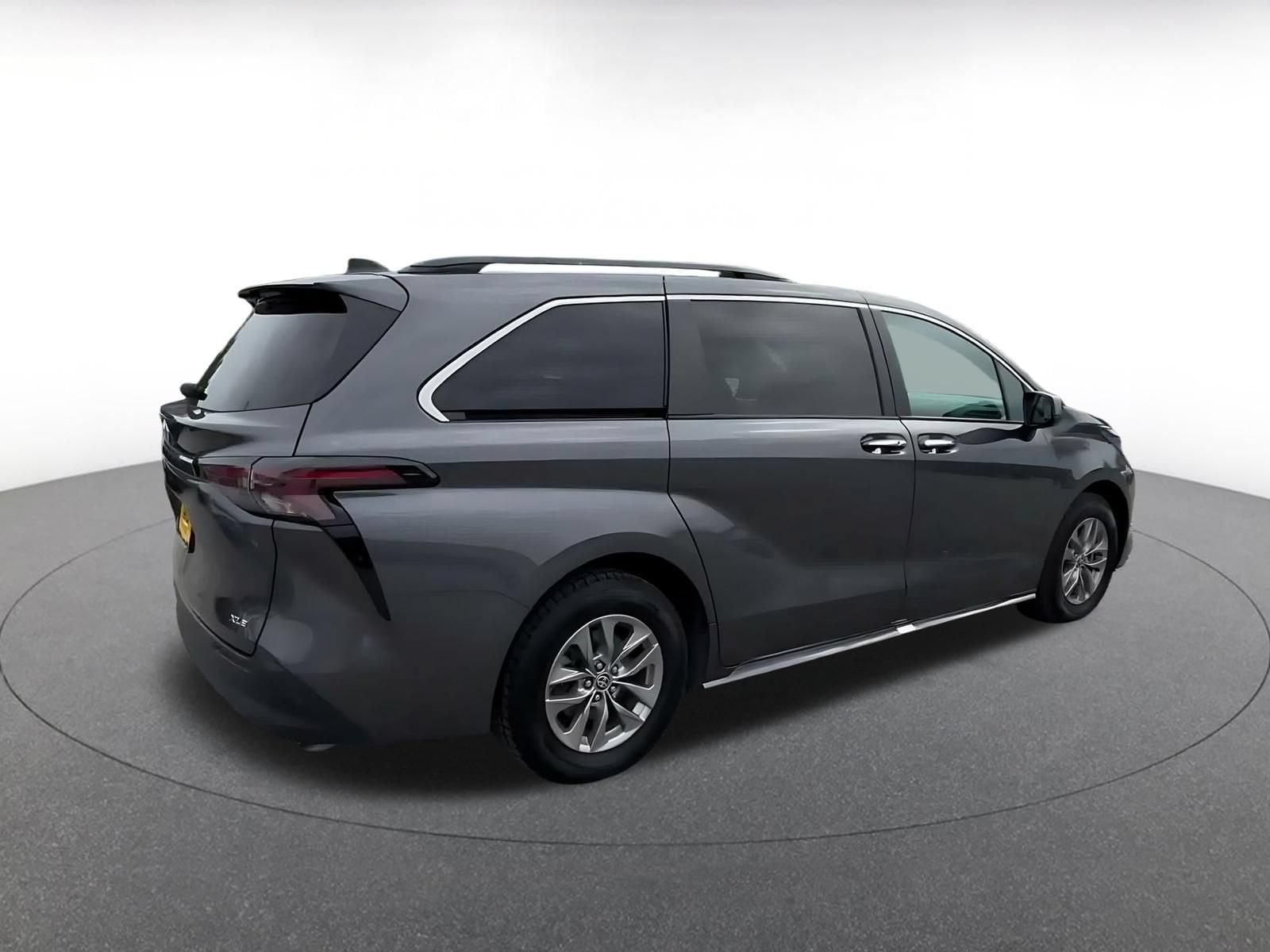 Thumbnail: 2025 Toyota Sienna - 14