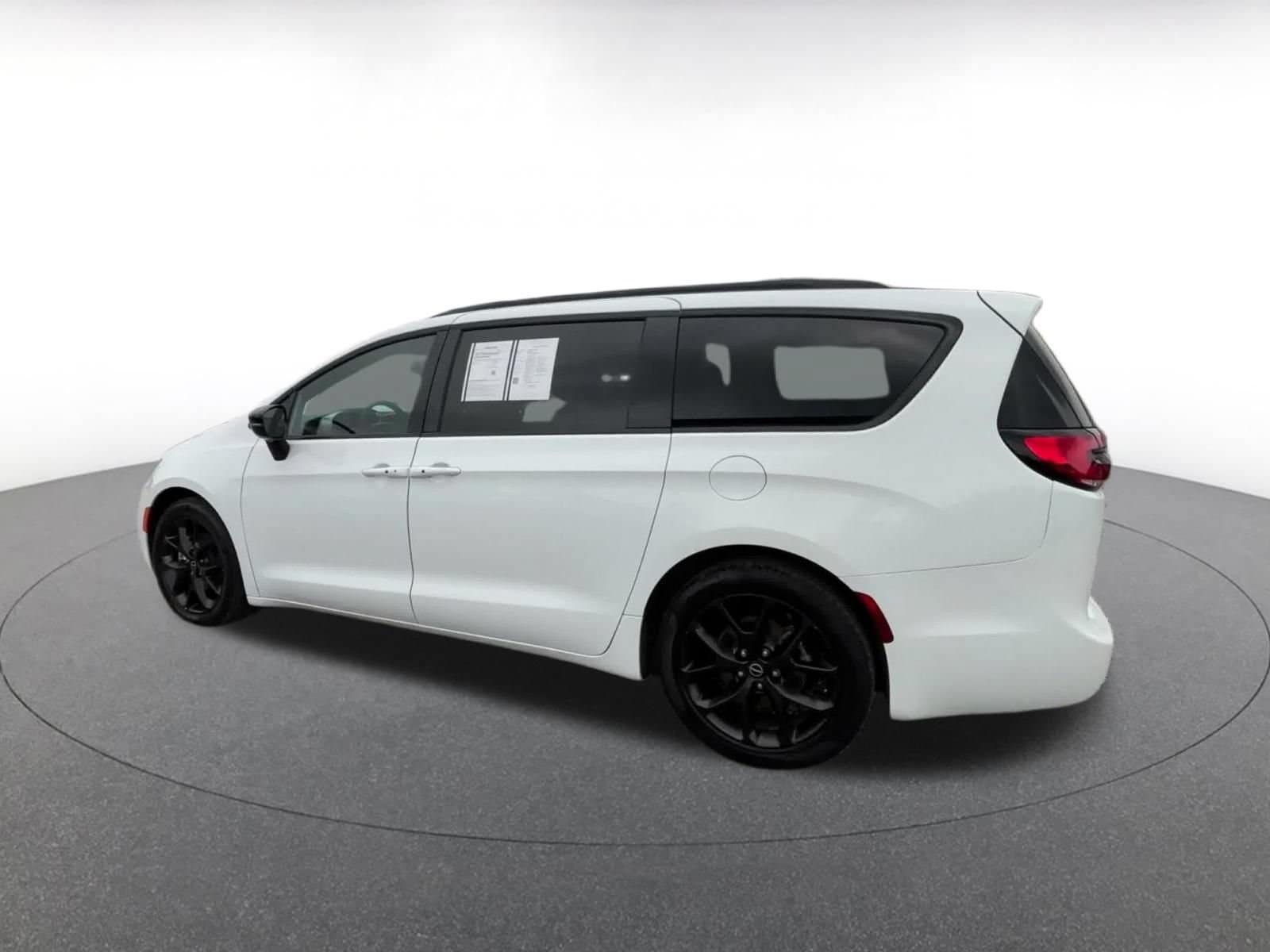 Thumbnail: 2025 Chrysler Pacifica - 10