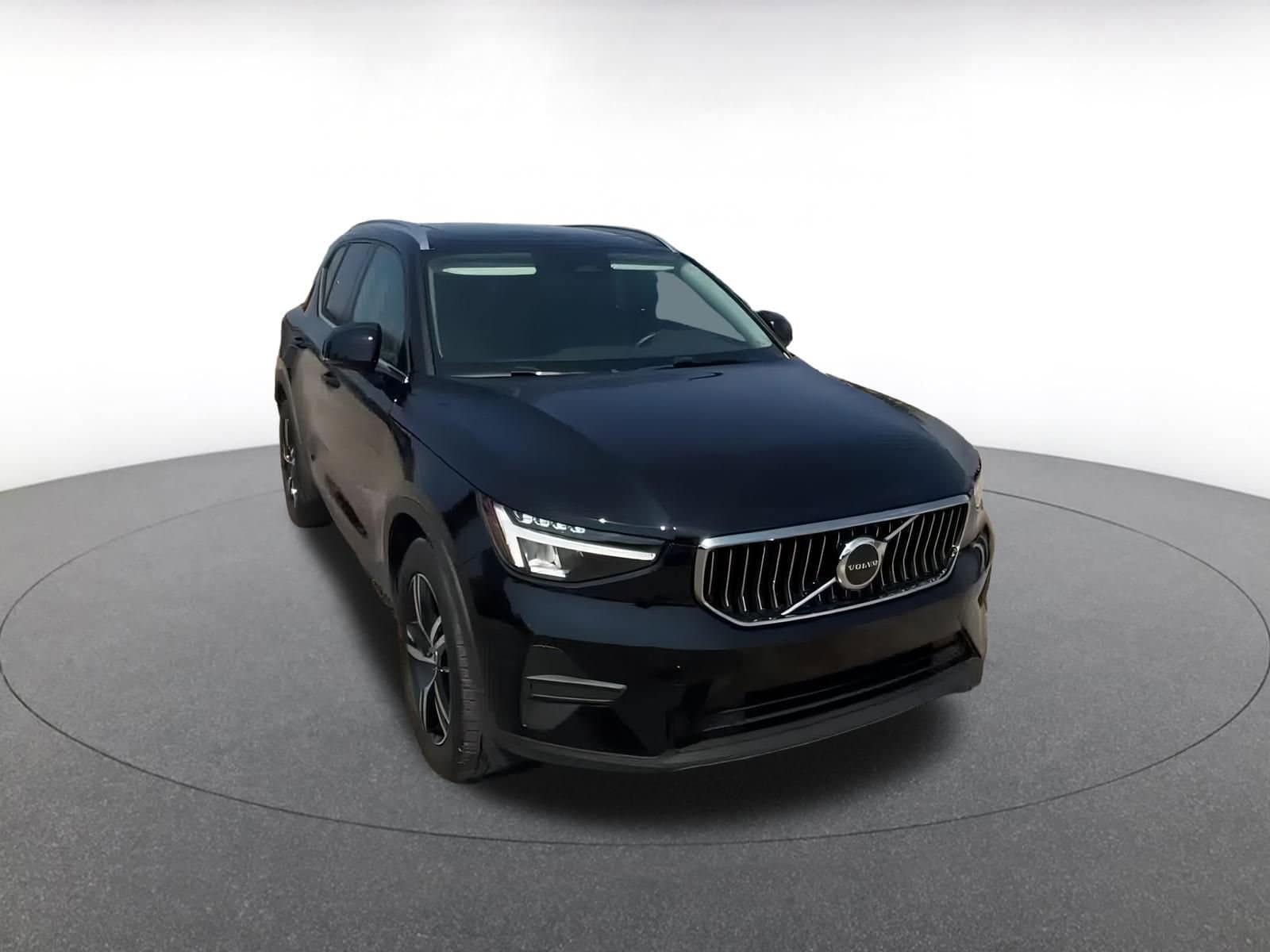 Thumbnail: 2024 Volvo XC40 - 3