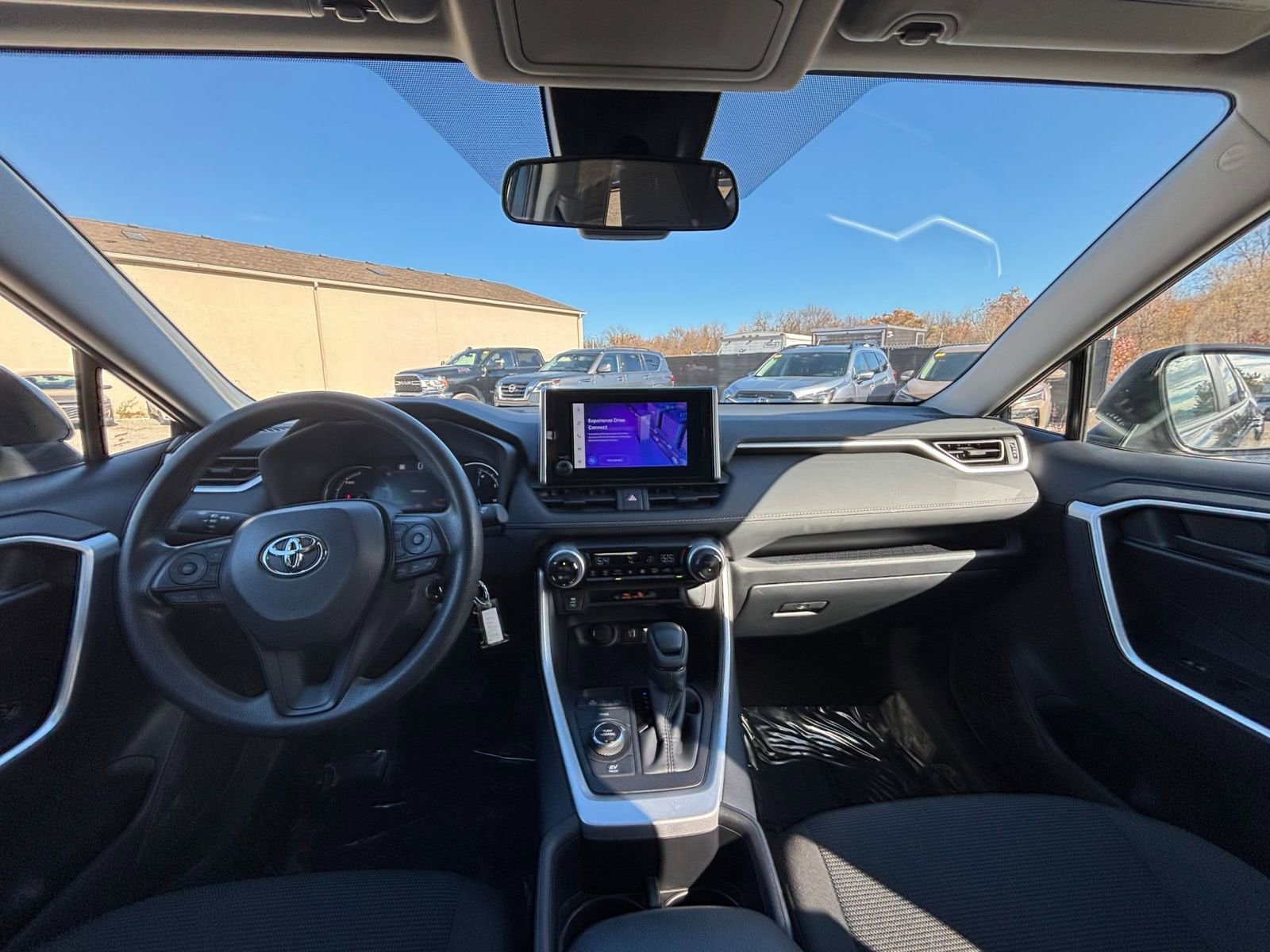 Thumbnail: 2025 Toyota RAV4 - 32