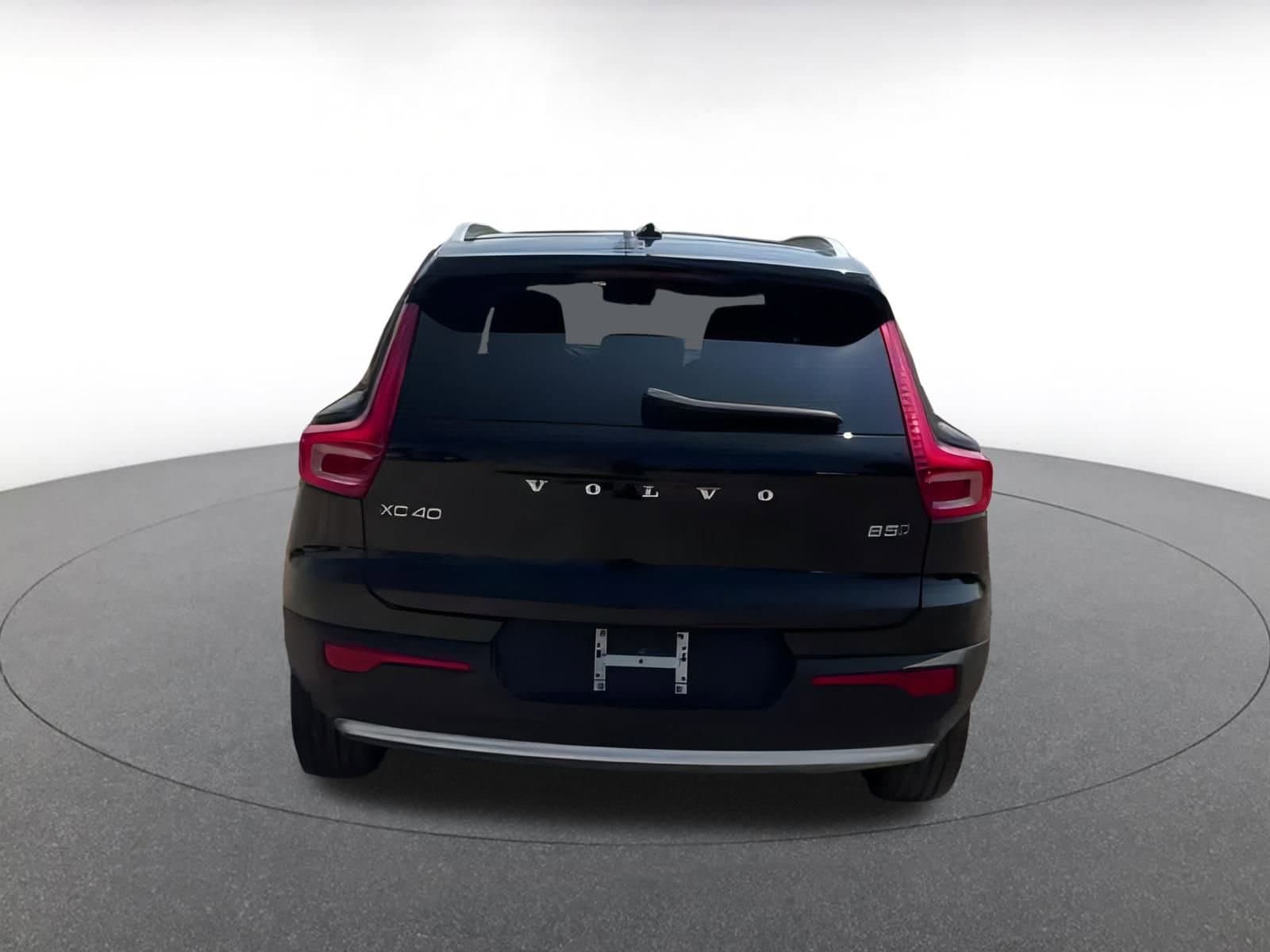 Thumbnail: 2024 Volvo XC40 - 16