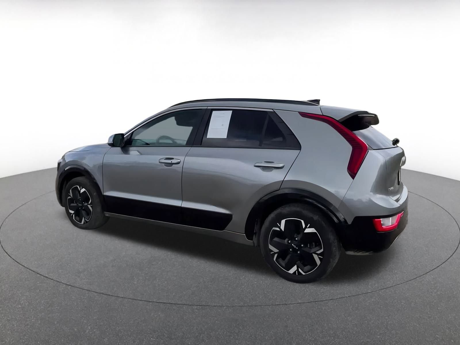 Thumbnail: 2023 Kia Niro - 10