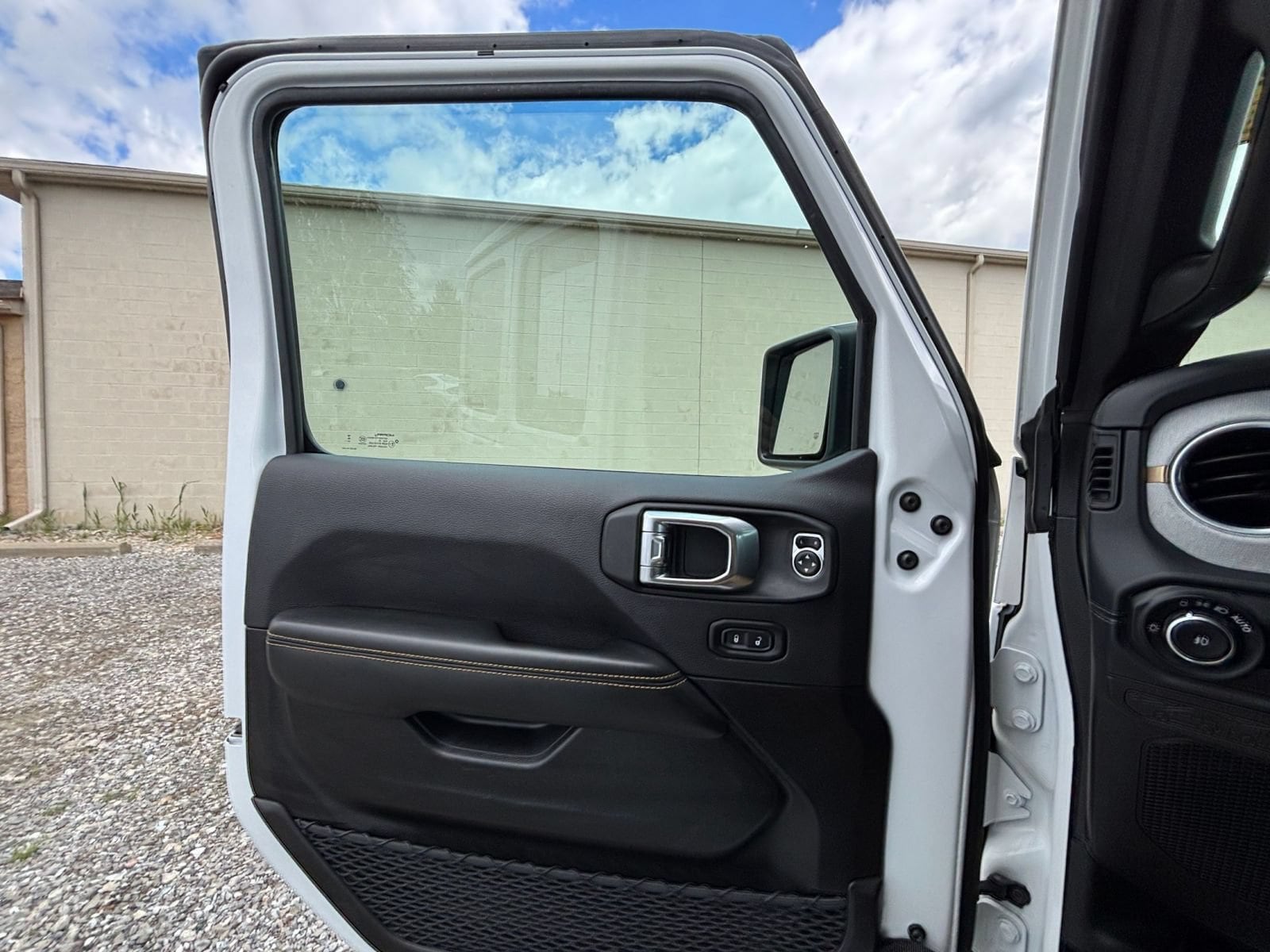 Thumbnail: 2025 Jeep Wrangler - 18