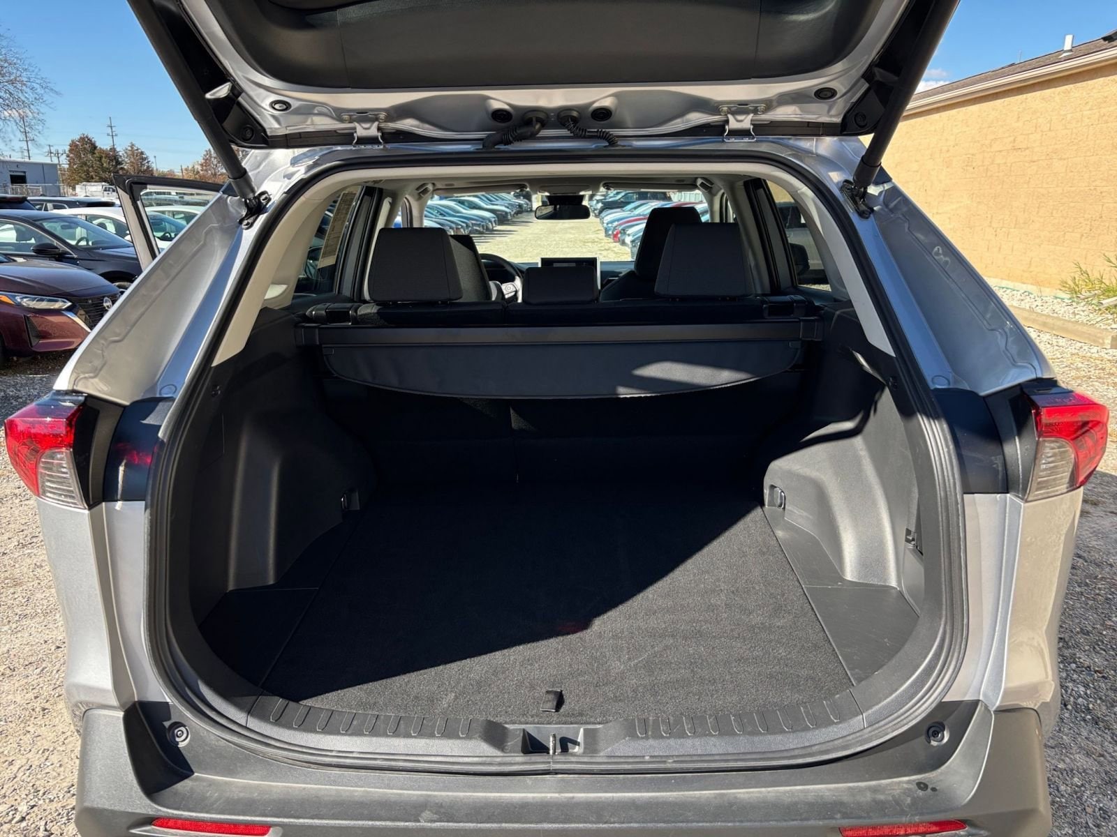 Thumbnail: 2025 Toyota RAV4 - 33