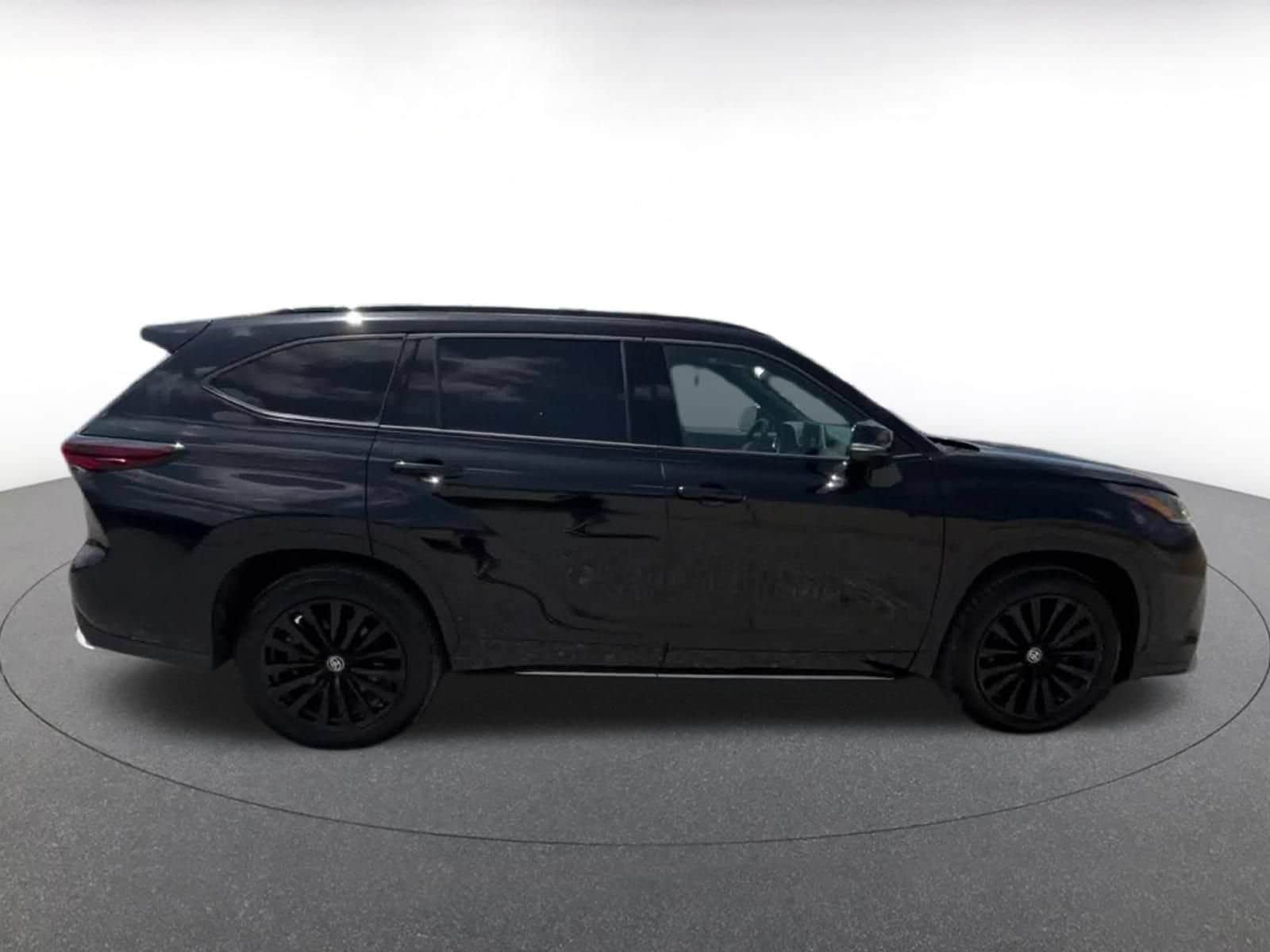 Thumbnail: 2025 Toyota Highlander - 16