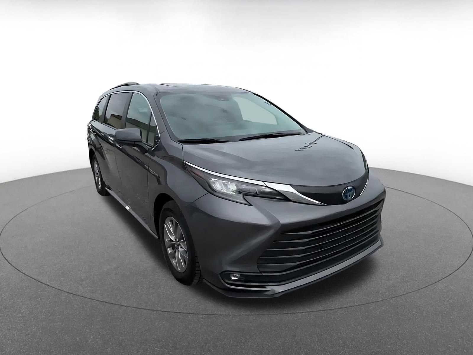 Thumbnail: 2025 Toyota Sienna - 3
