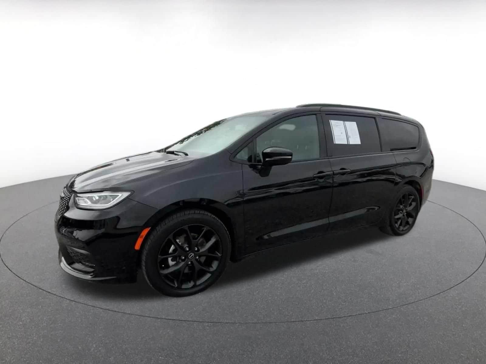 Thumbnail: 2025 Chrysler Pacifica - 8