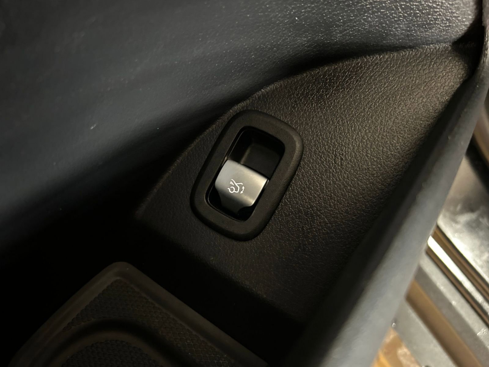 Thumbnail: 2024 Mercedes-Benz GLC - 24