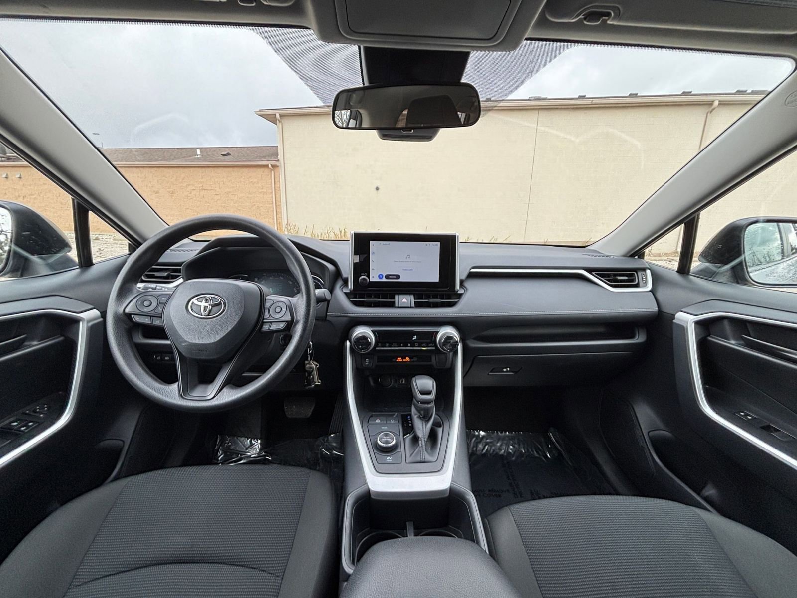 Thumbnail: 2025 Toyota RAV4 - 32