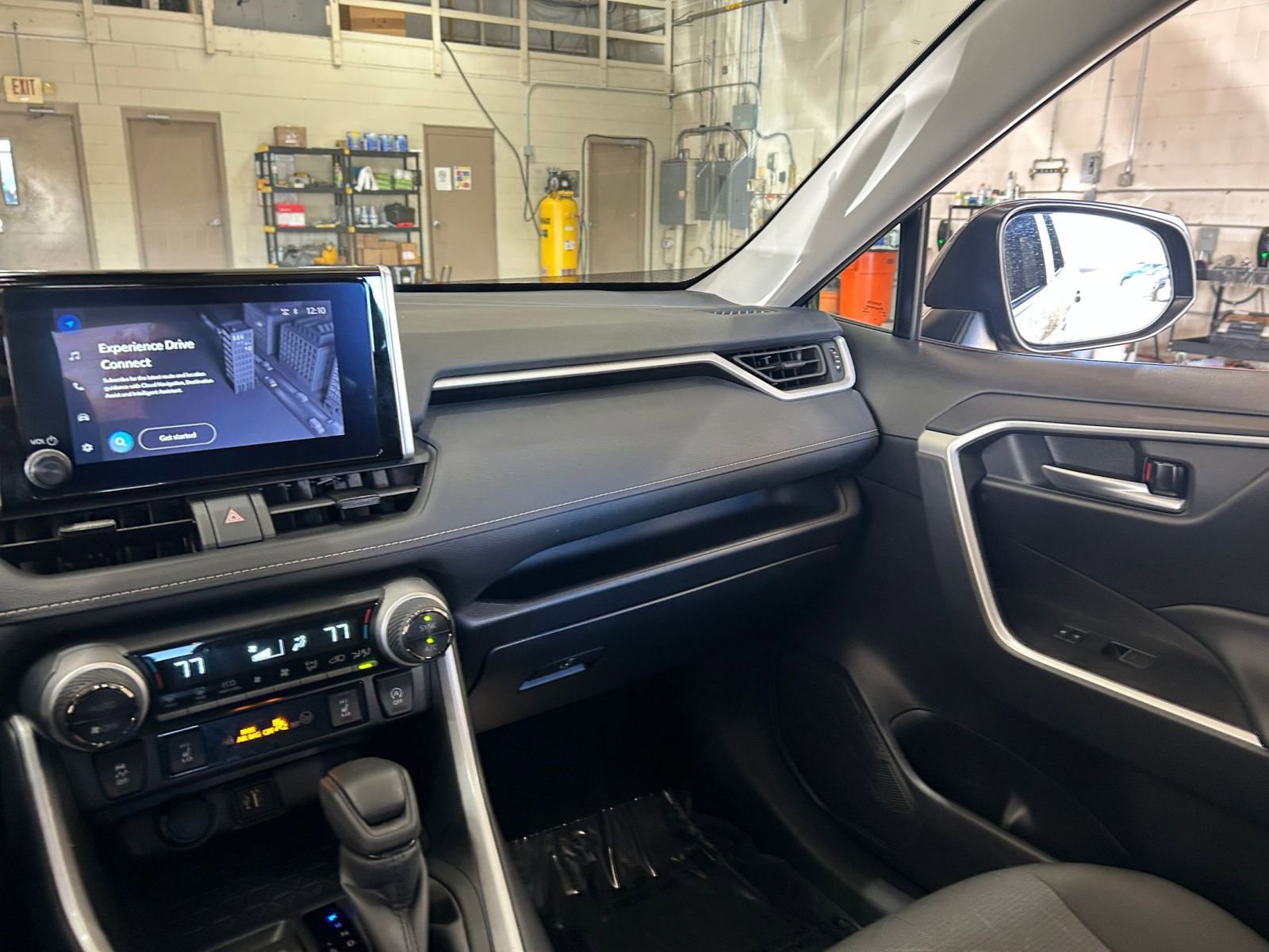 Thumbnail: 2025 Toyota RAV4 - 35