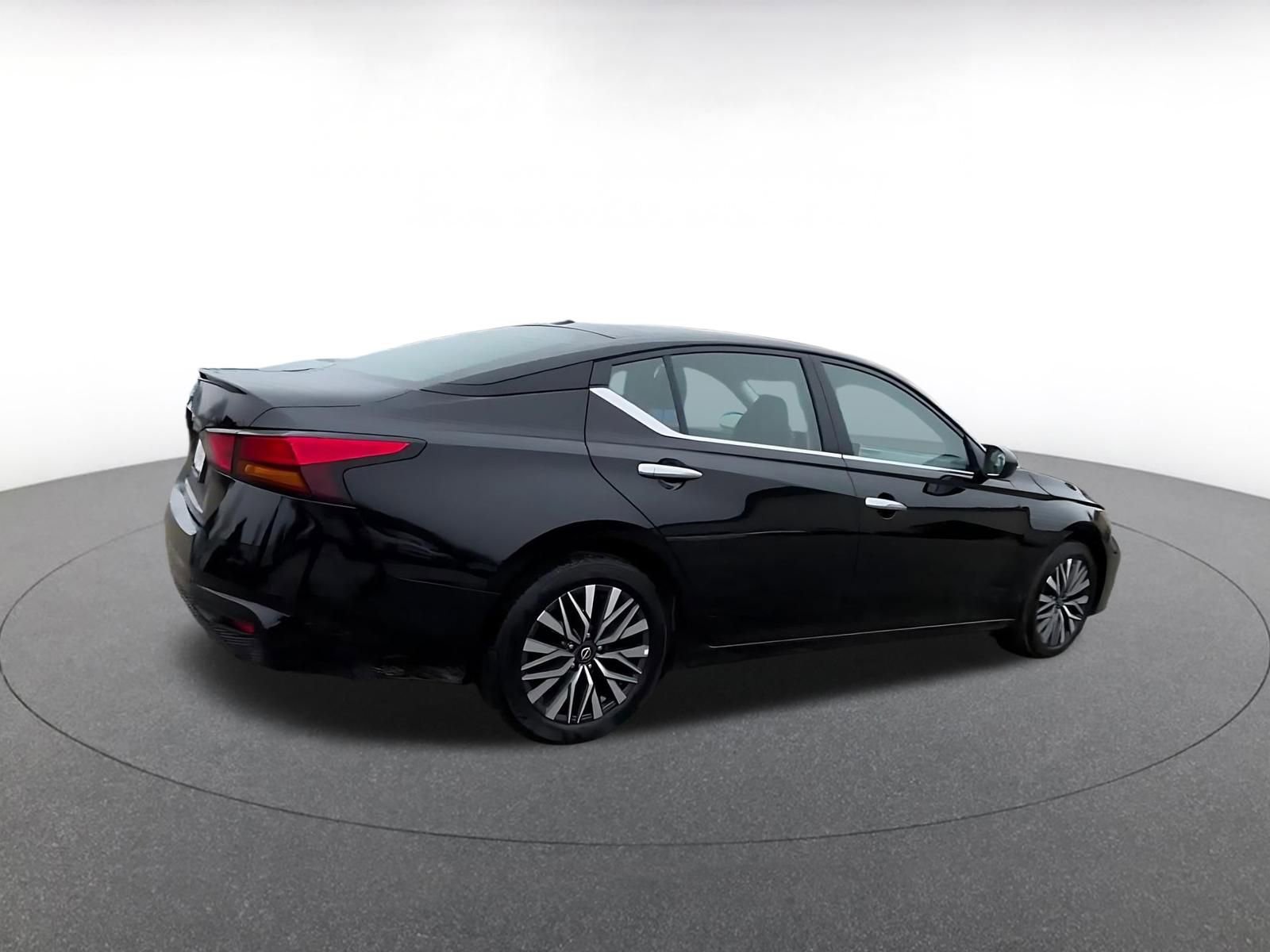 Thumbnail: 2025 Nissan Altima - 15