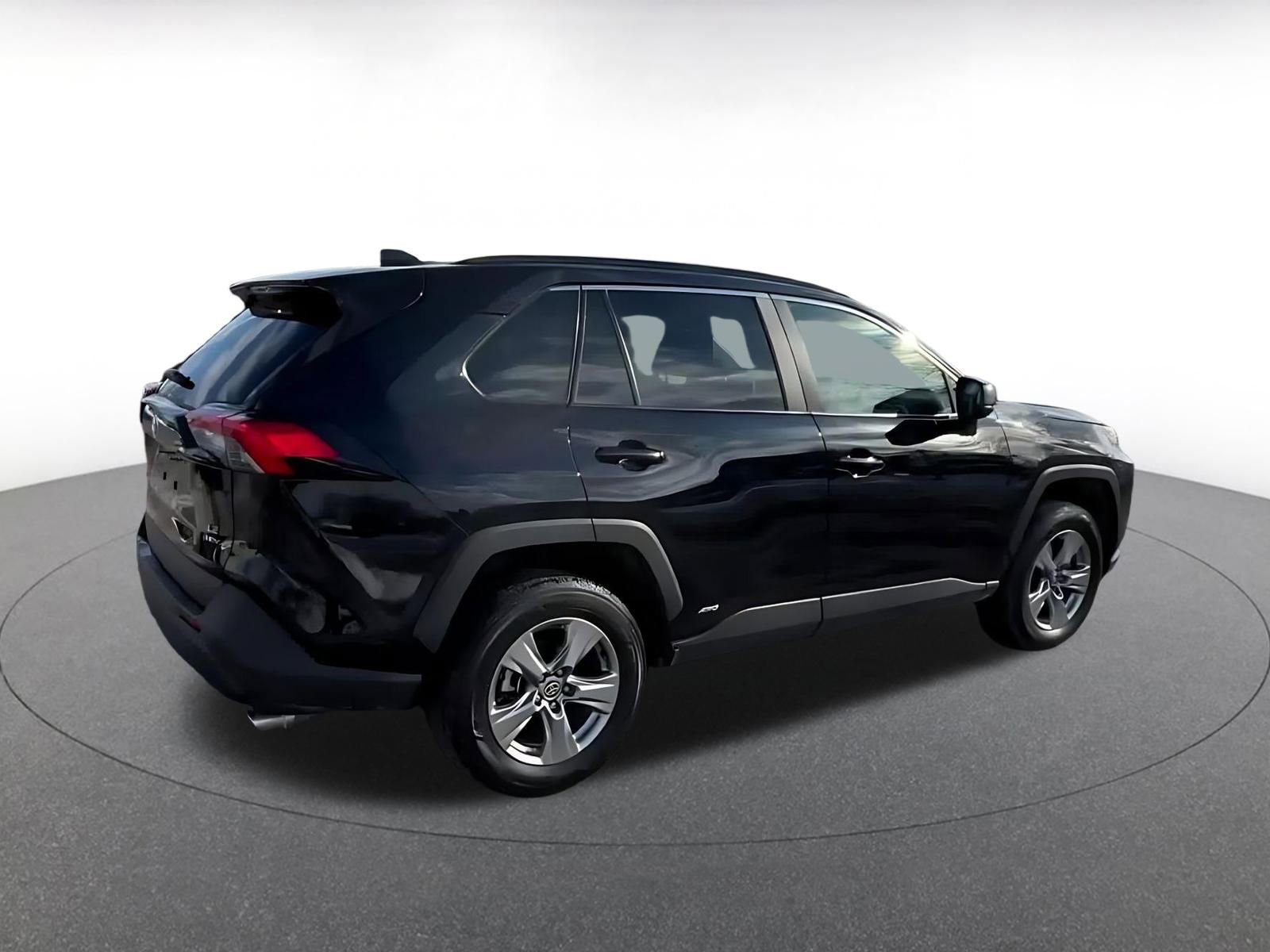 Thumbnail: 2025 Toyota RAV4 - 15