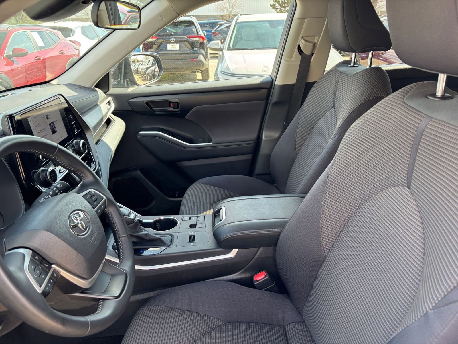 Thumbnail: 2025 Toyota Highlander - 29