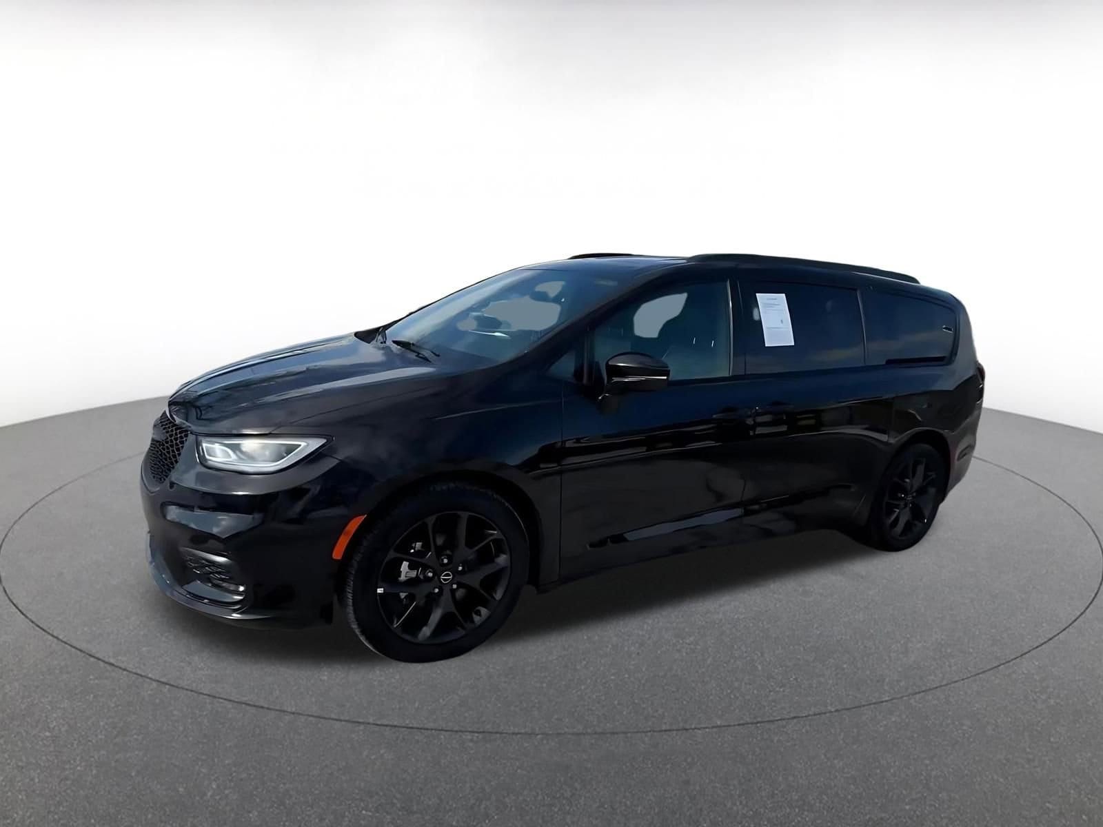 Thumbnail: 2025 Chrysler Pacifica - 8