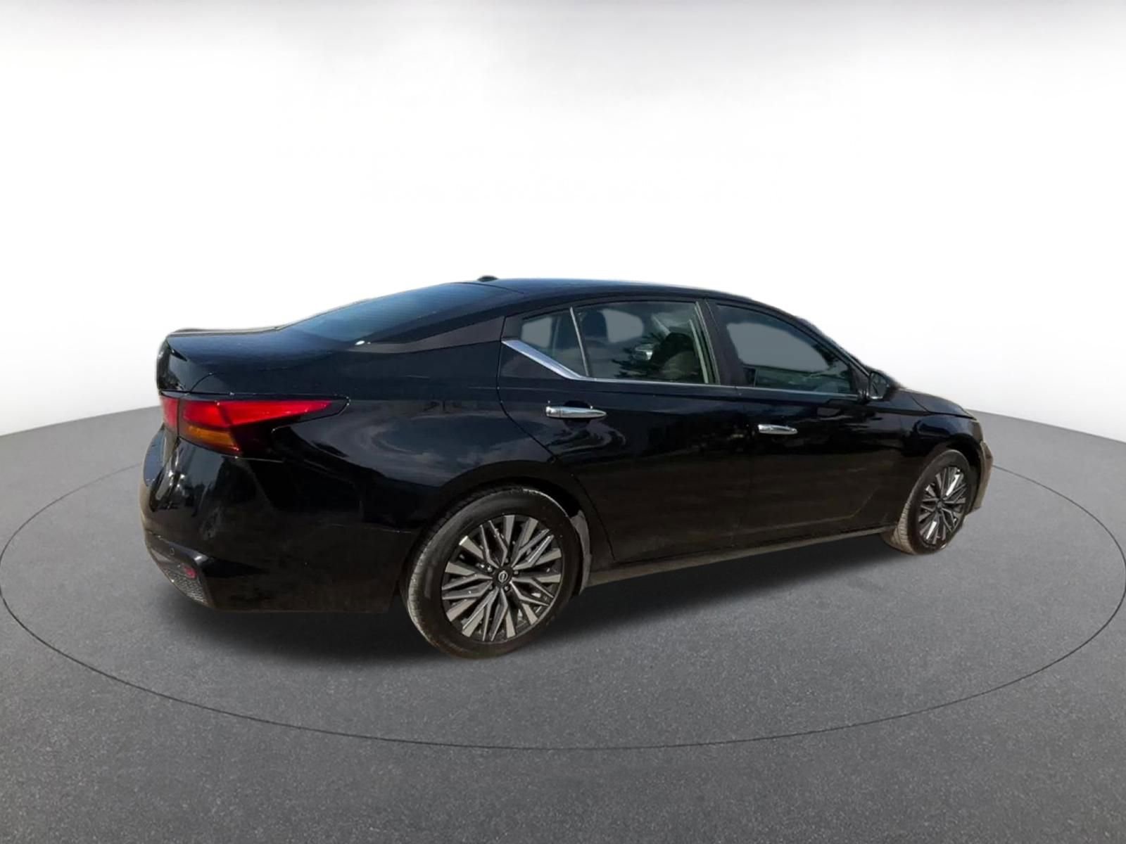 Thumbnail: 2025 Nissan Altima - 15