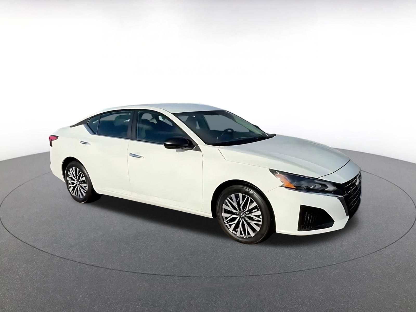 Thumbnail: 2025 Nissan Altima - 2