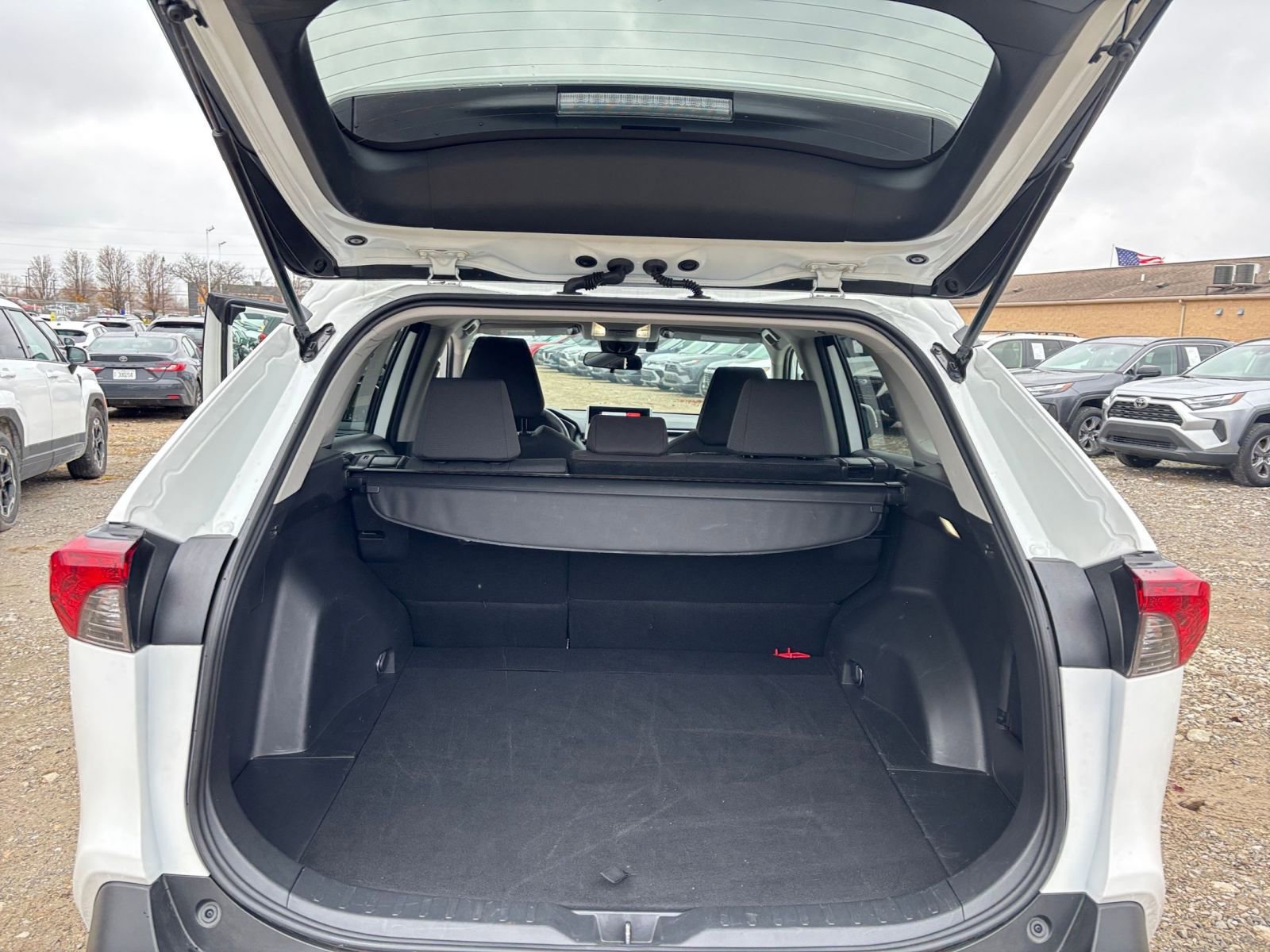 Thumbnail: 2025 Toyota RAV4 - 31