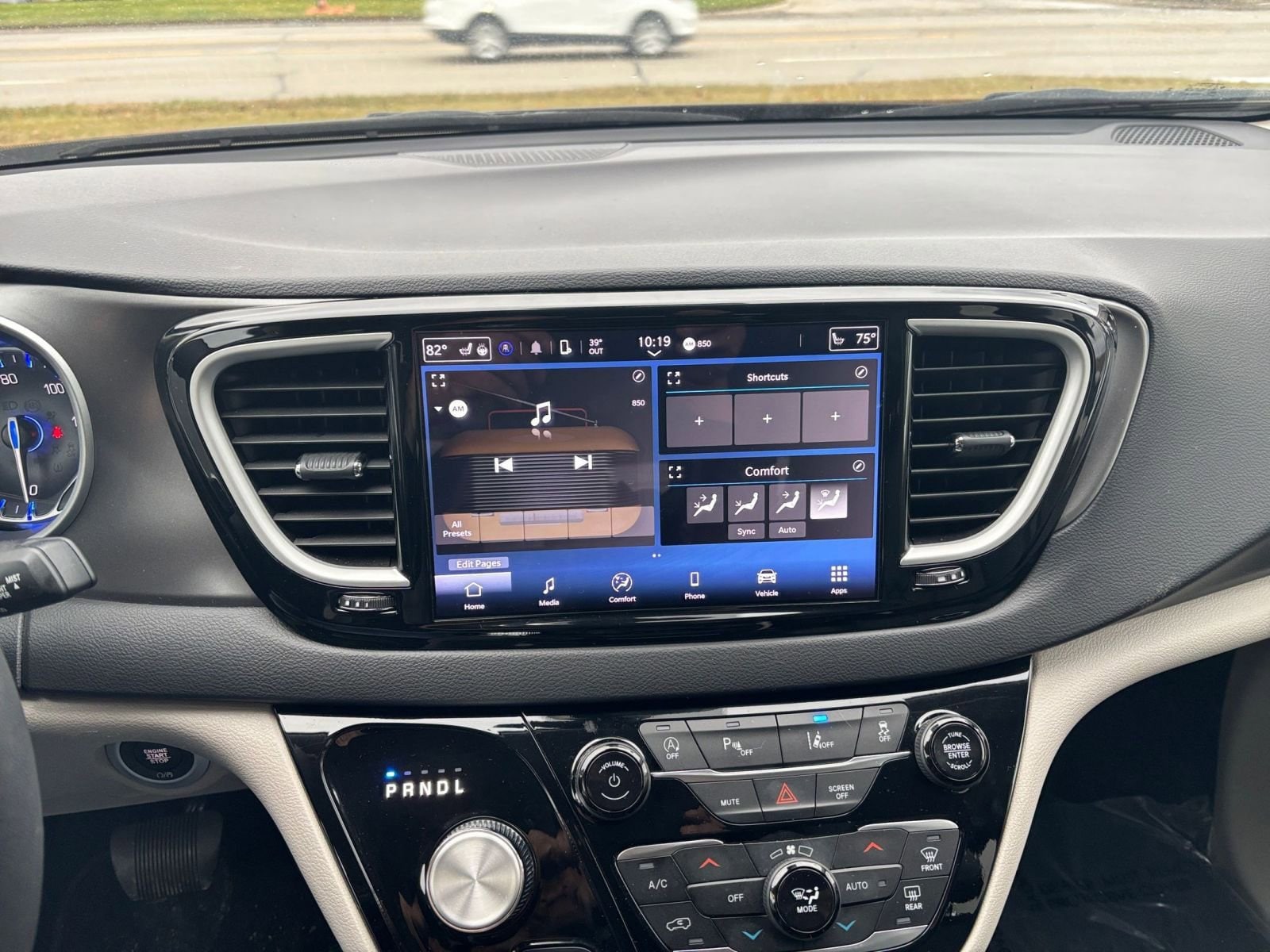 Thumbnail: 2024 Chrysler Pacifica - 21