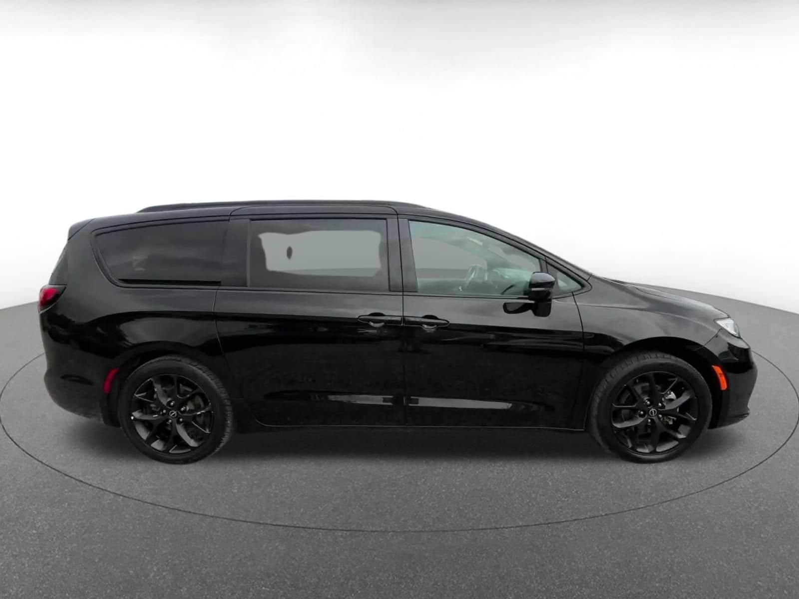 Thumbnail: 2025 Chrysler Pacifica - 16