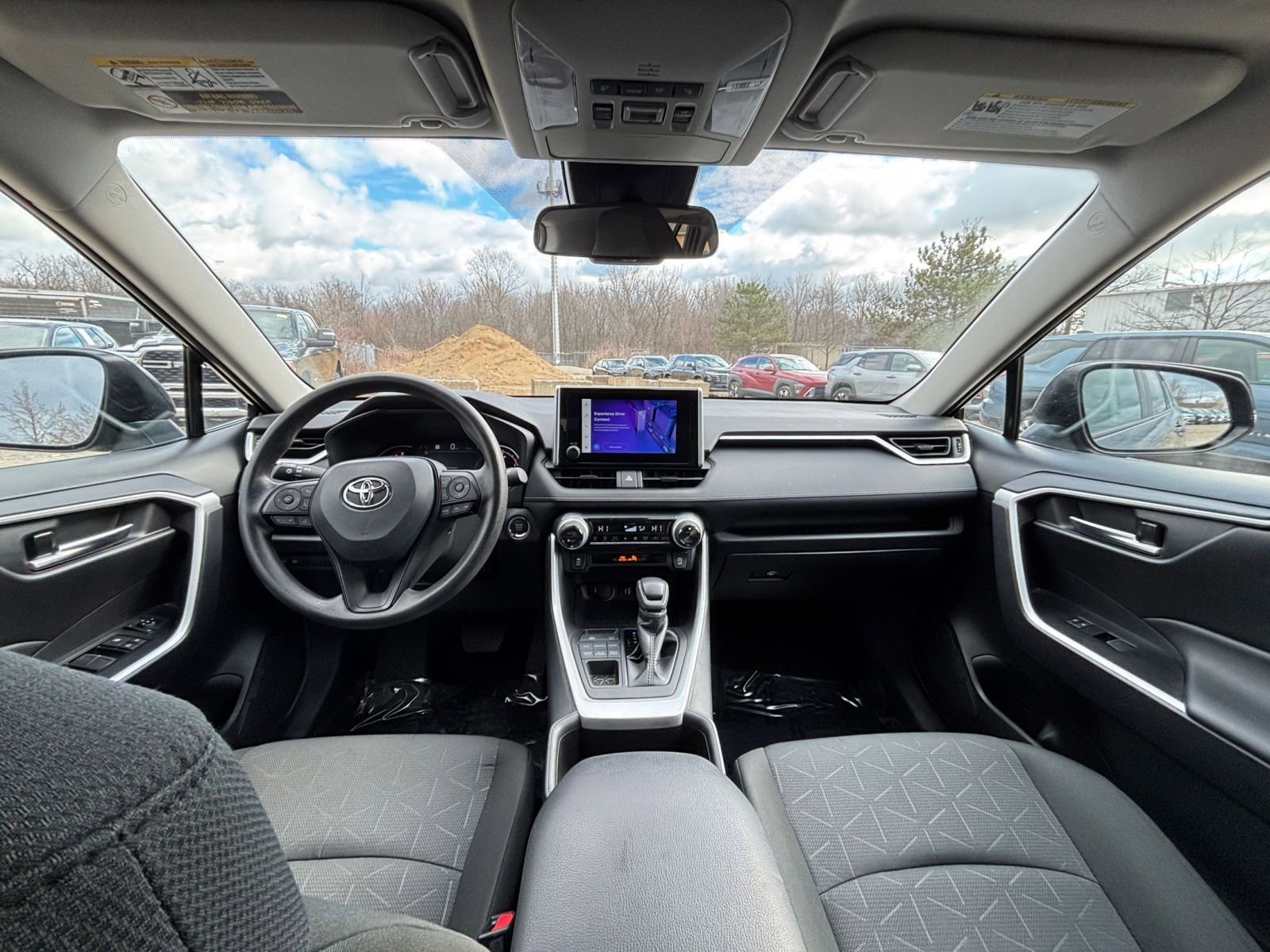 Thumbnail: 2025 Toyota RAV4 - 32