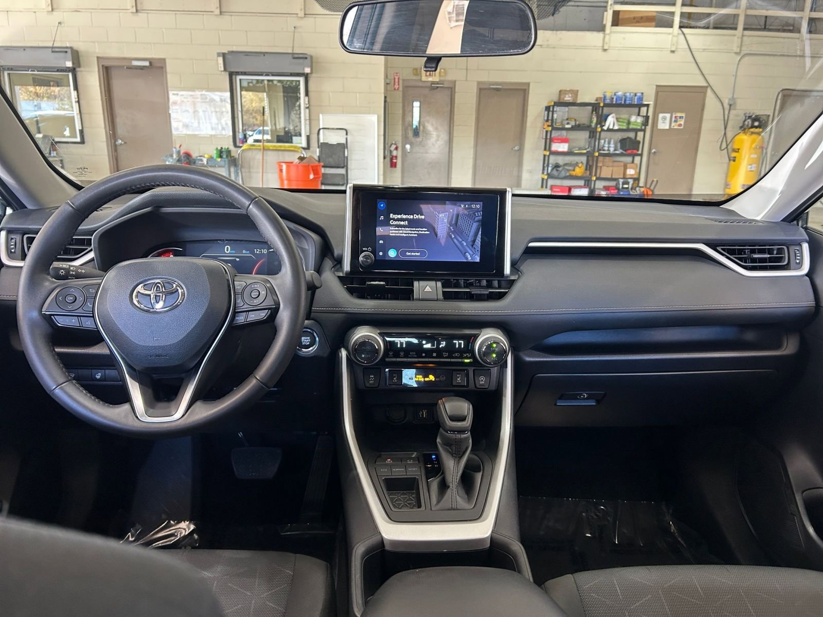 Thumbnail: 2025 Toyota RAV4 - 33