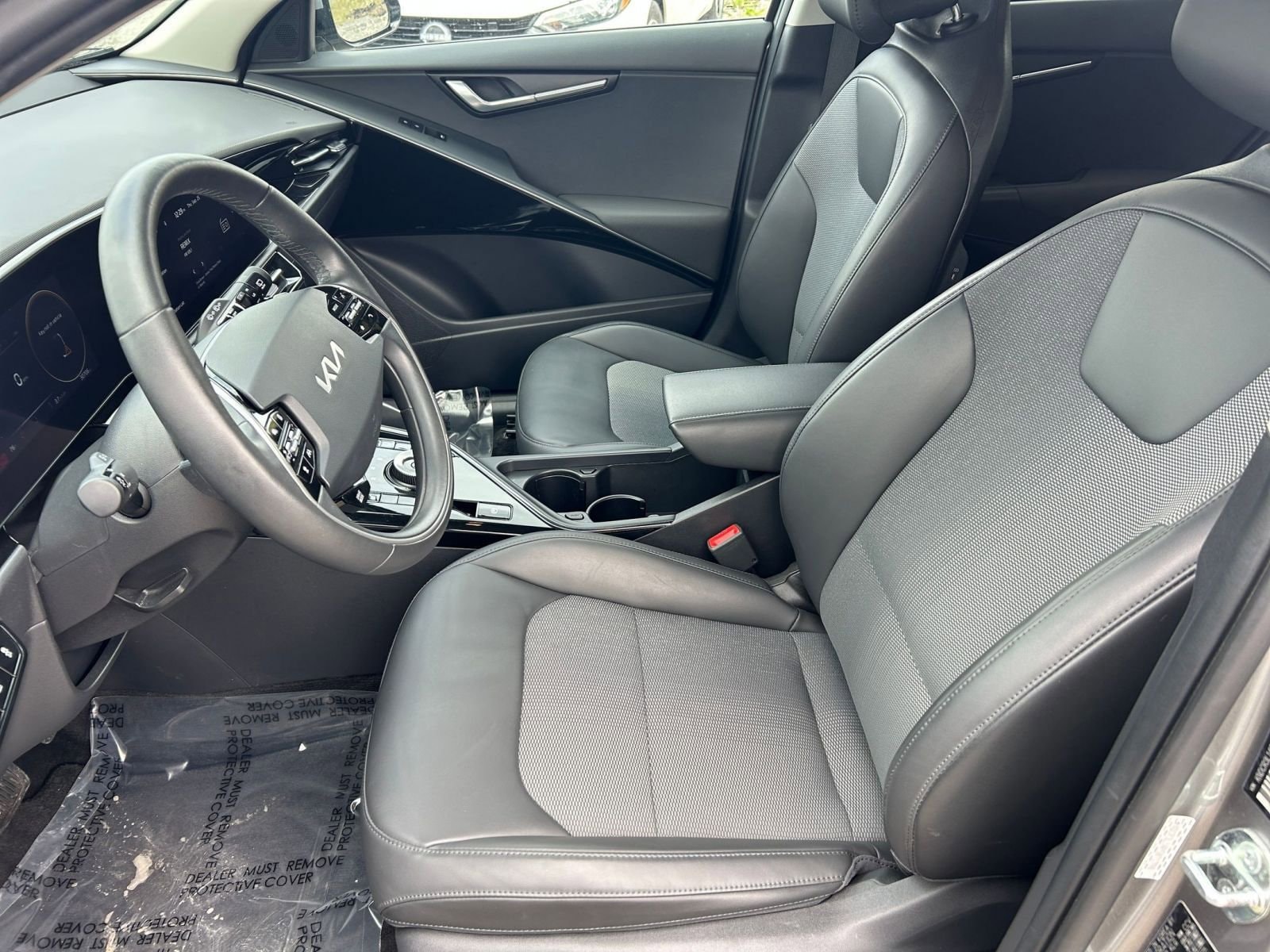 Thumbnail: 2023 Kia Niro - 31