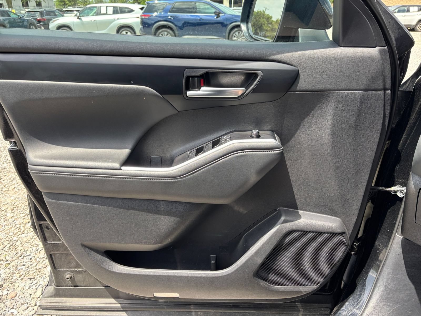 Thumbnail: 2025 Toyota Highlander - 18