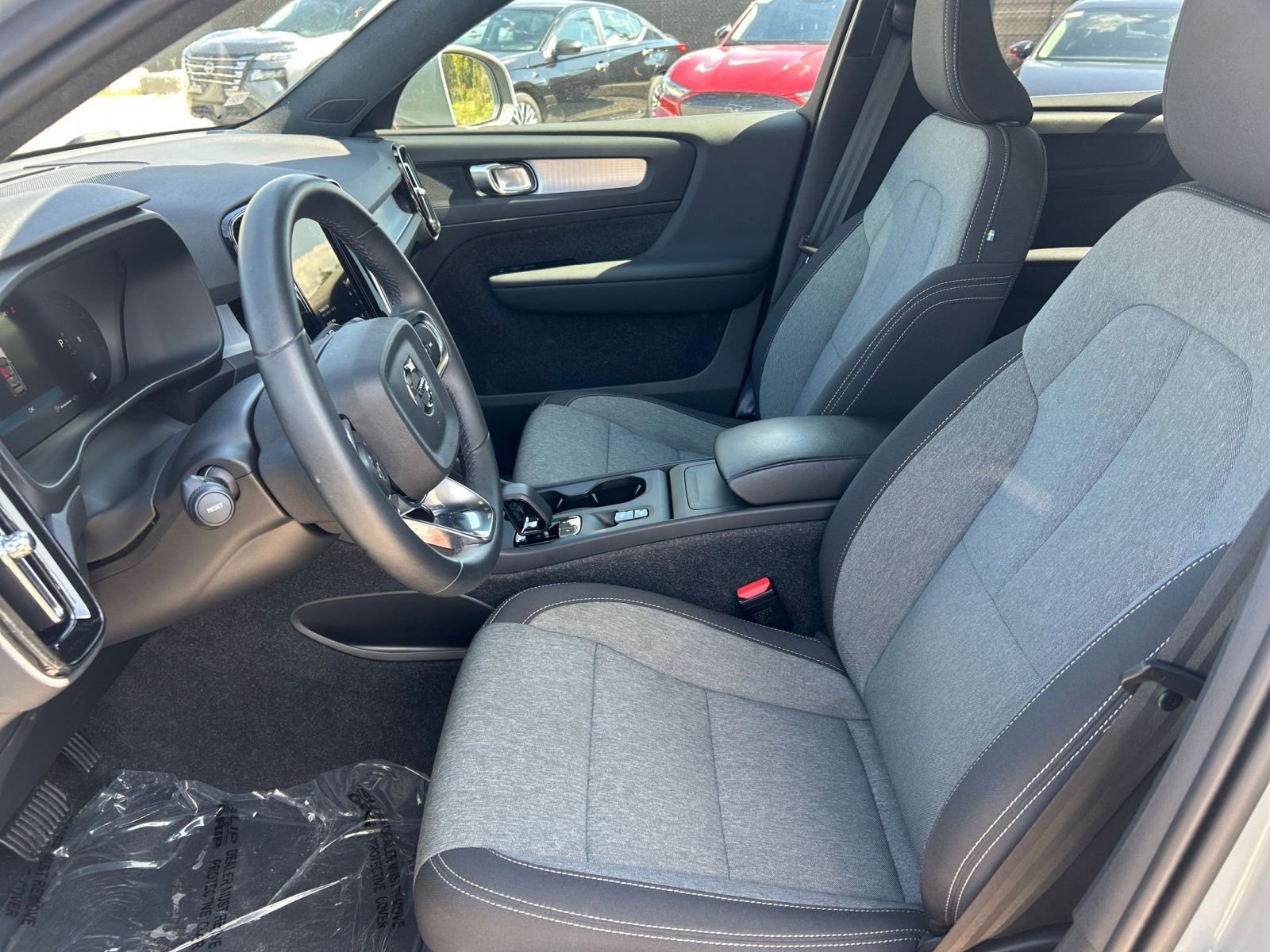 Thumbnail: 2024 Volvo XC40 - 29