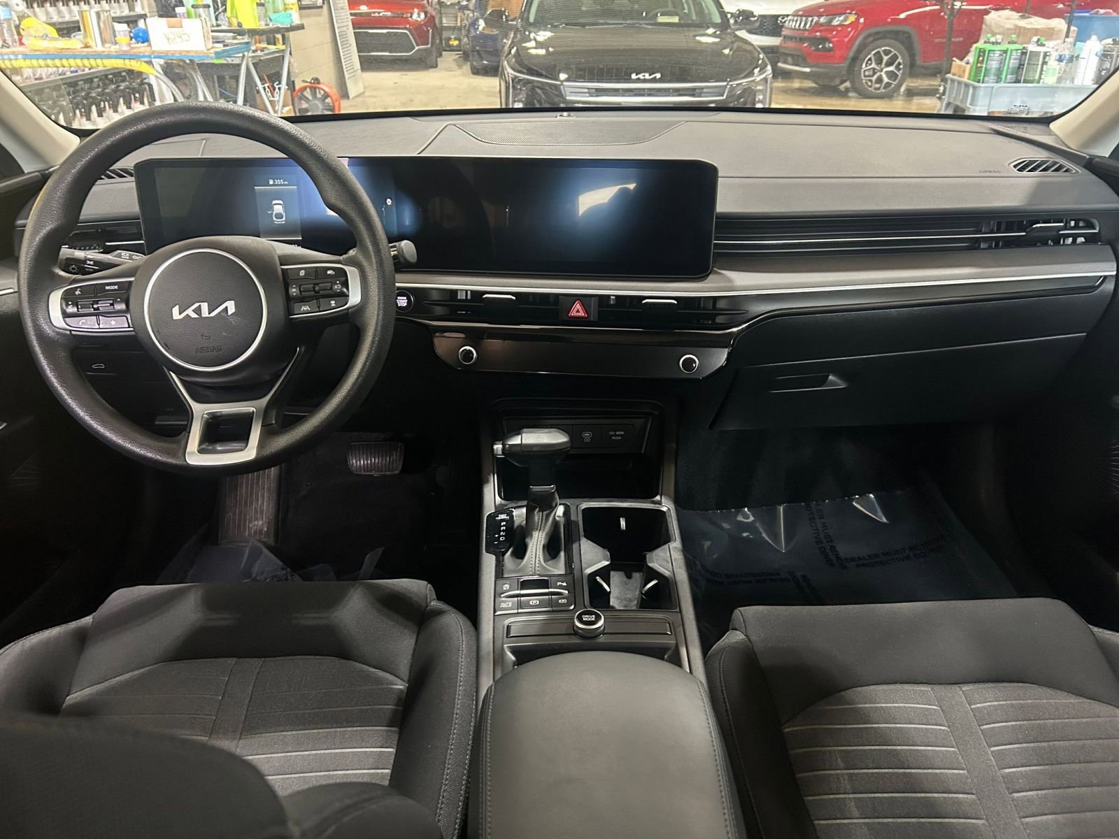 Thumbnail: 2025 Kia K5 - 33