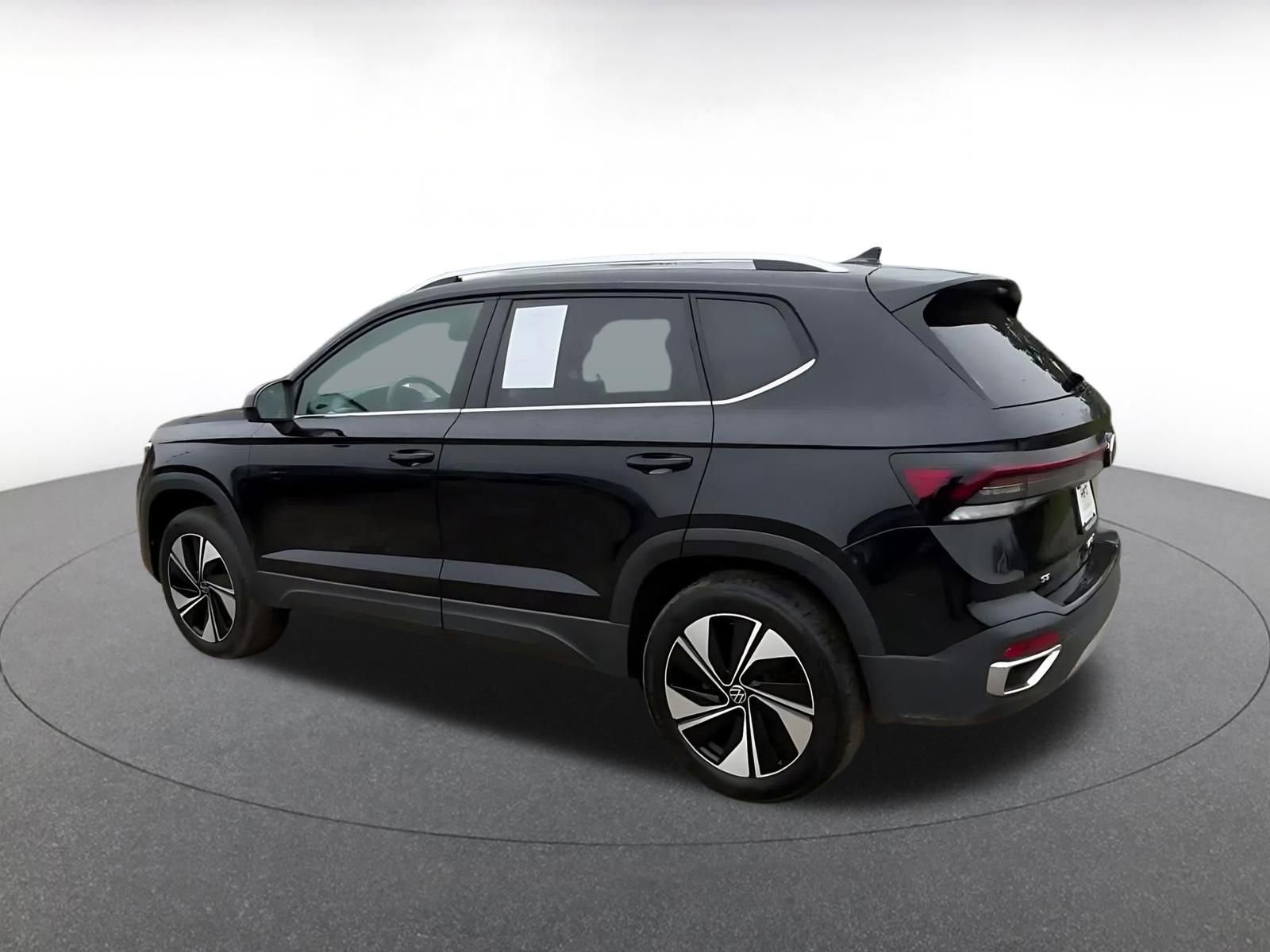 Thumbnail: 2025 Volkswagen Taos - 10