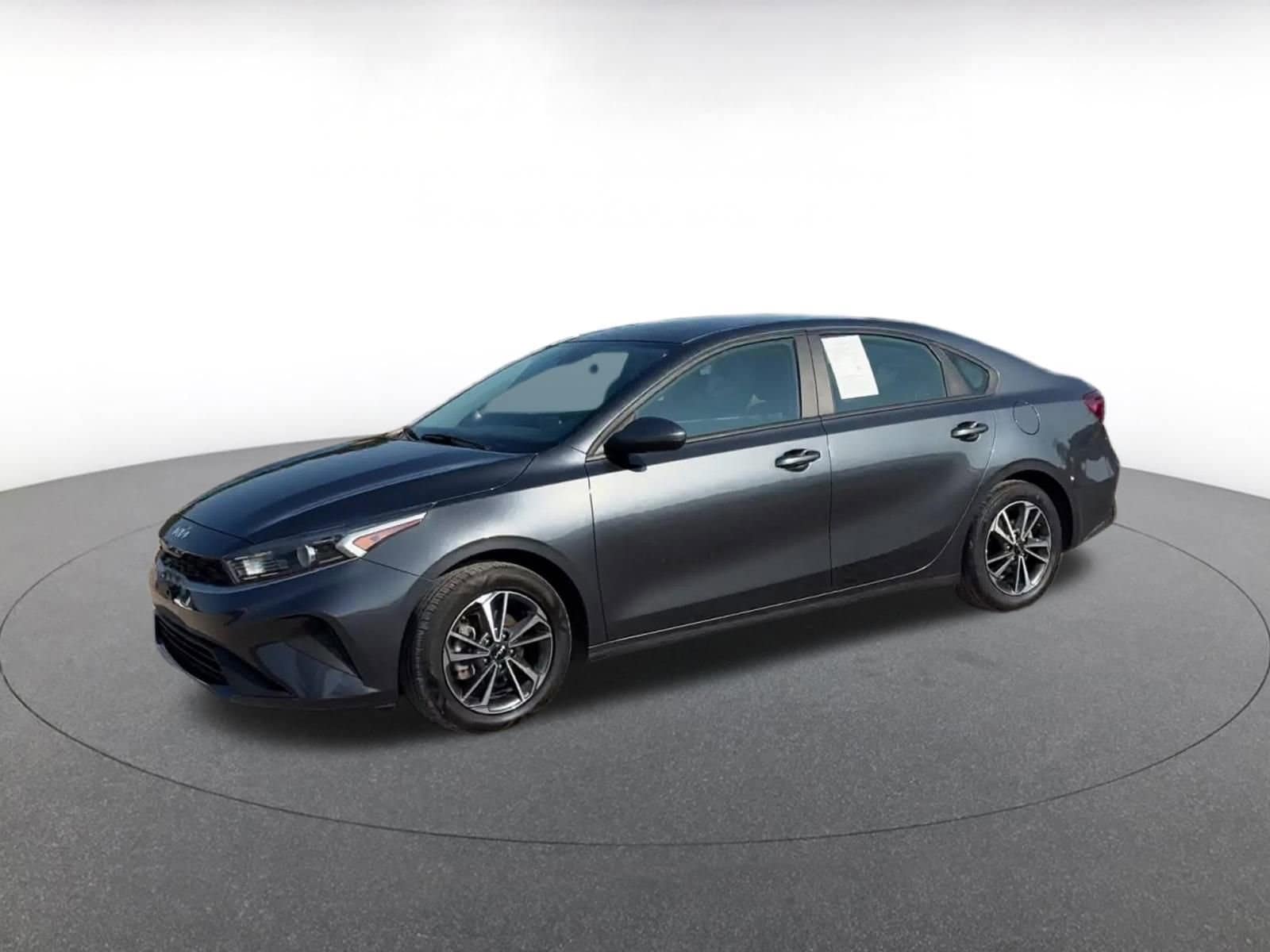 Thumbnail: 2023 Kia Forte - 8