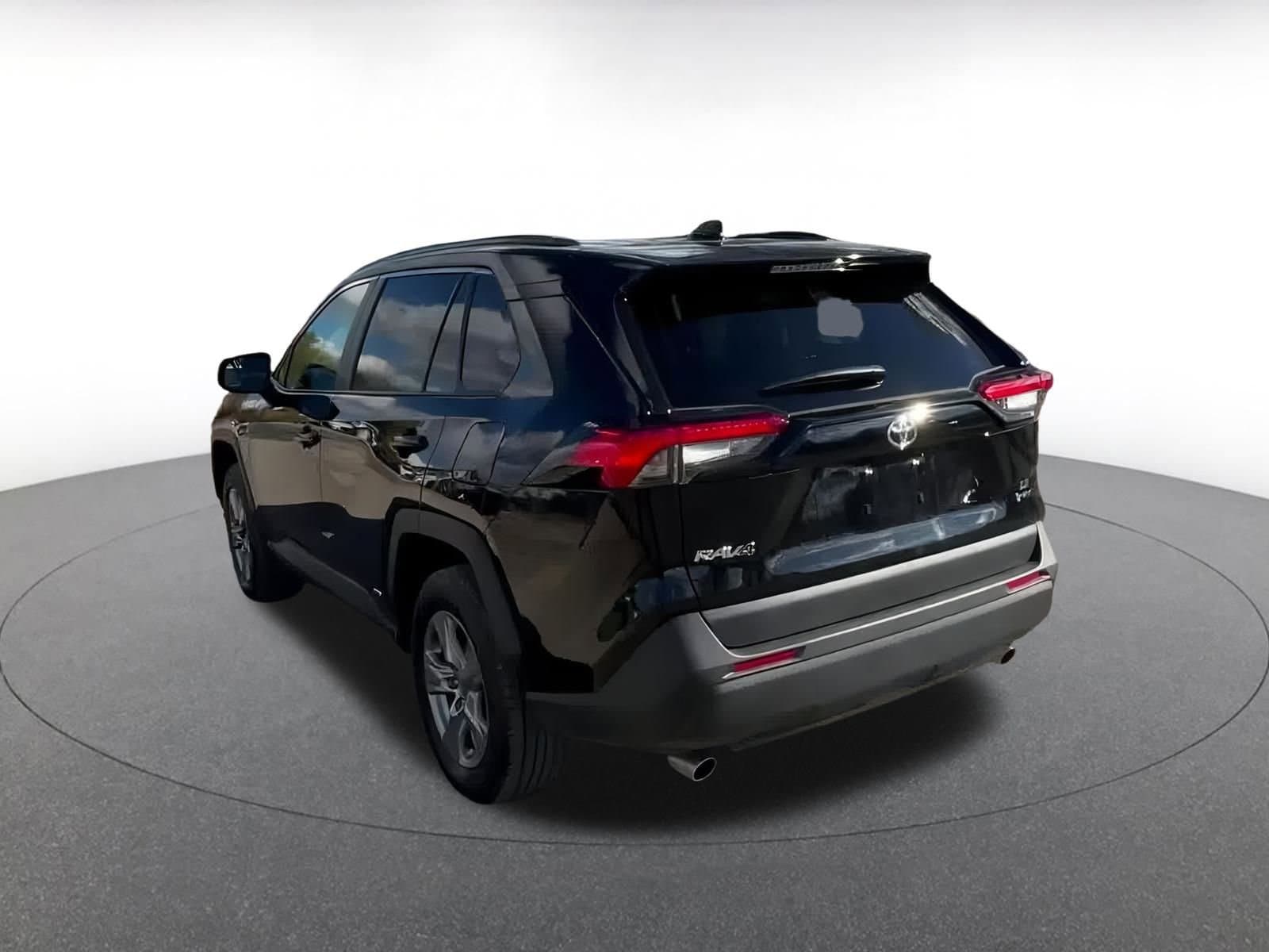 Thumbnail: 2025 Toyota RAV4 - 11