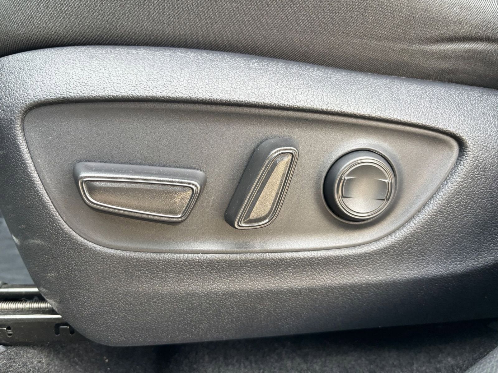 Thumbnail: 2025 Toyota RAV4 - 23