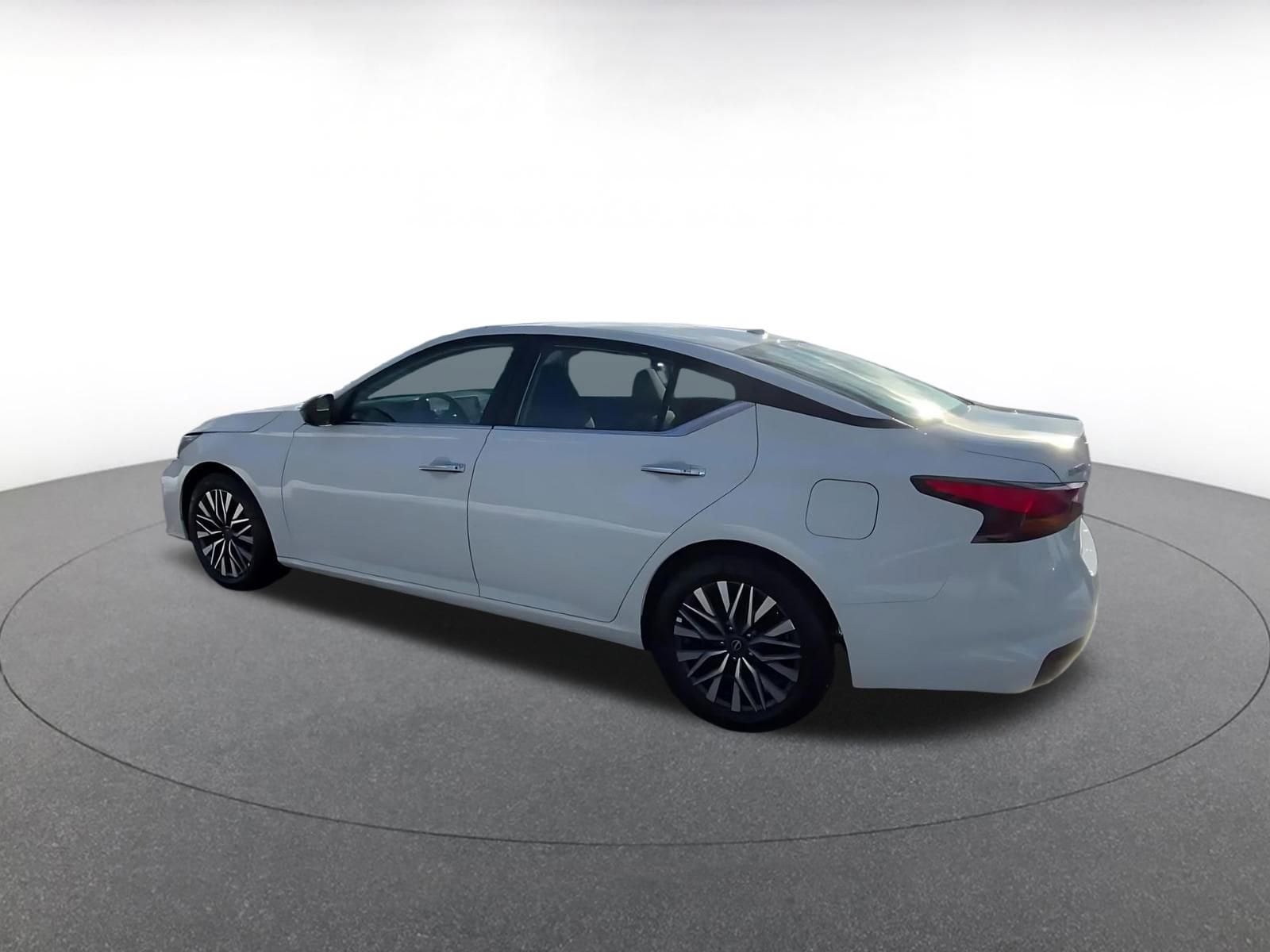 Thumbnail: 2025 Nissan Altima - 10