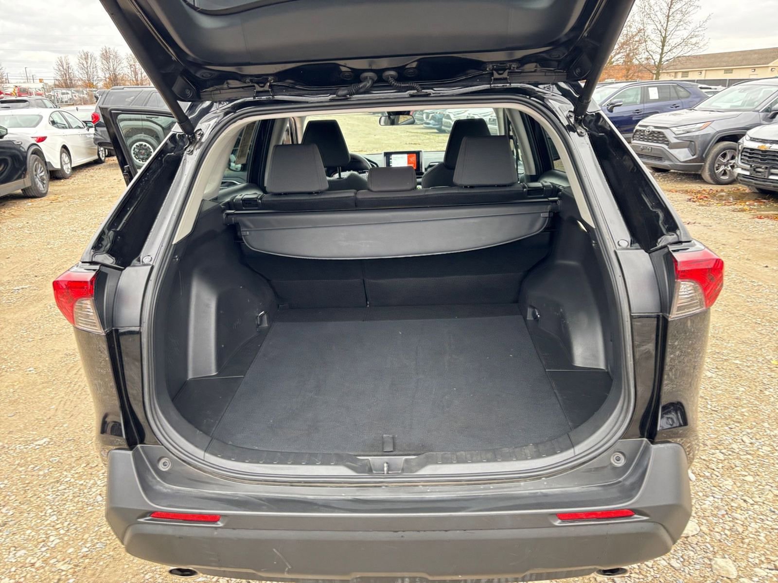 Thumbnail: 2025 Toyota RAV4 - 32