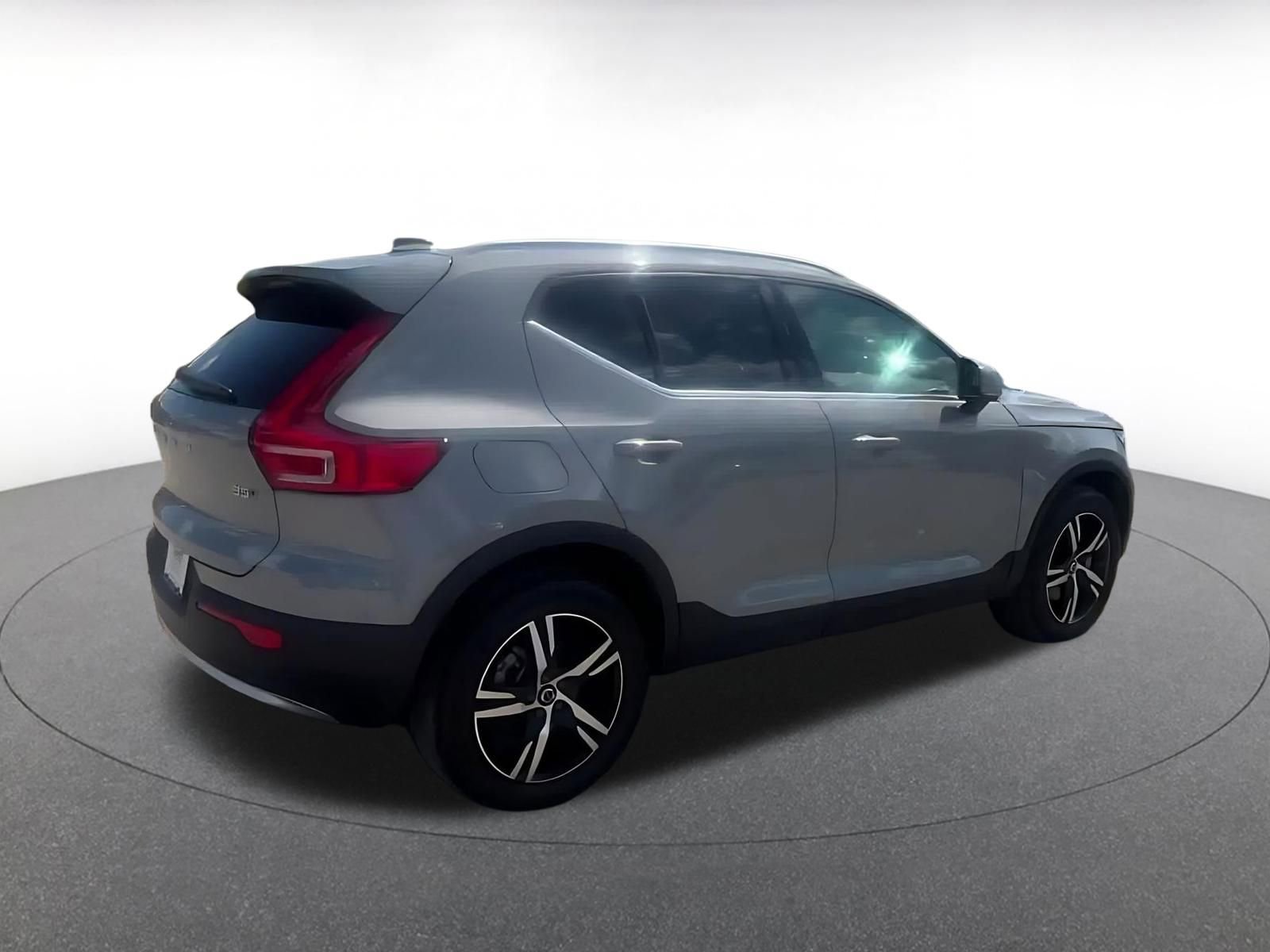 Thumbnail: 2024 Volvo XC40 - 15